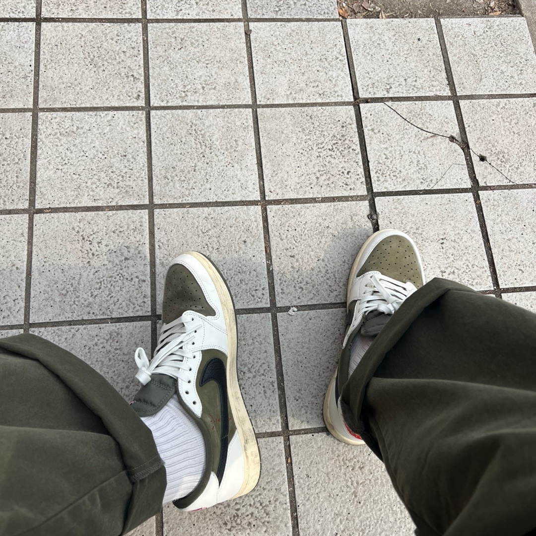 Jordan 1 x Travis Scott Retro Low OG SP Reverse Olive 착용 스타일