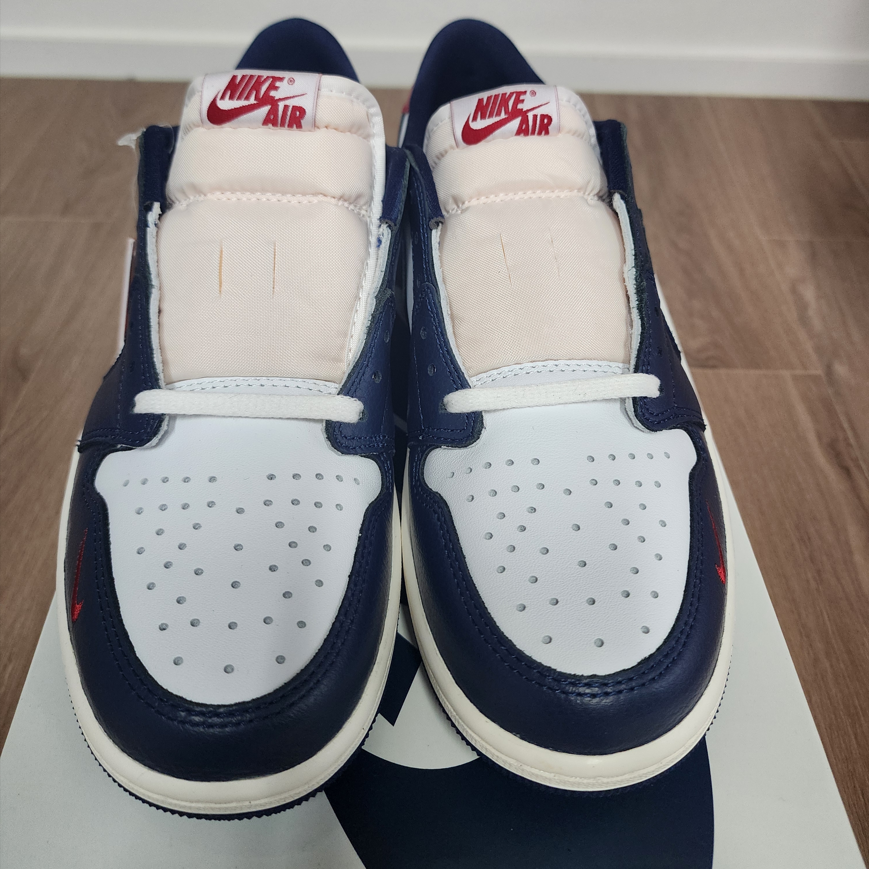 Jordan 1 Retro Low OG Gym Red and Midnight Navy 착용 스타일 - 1