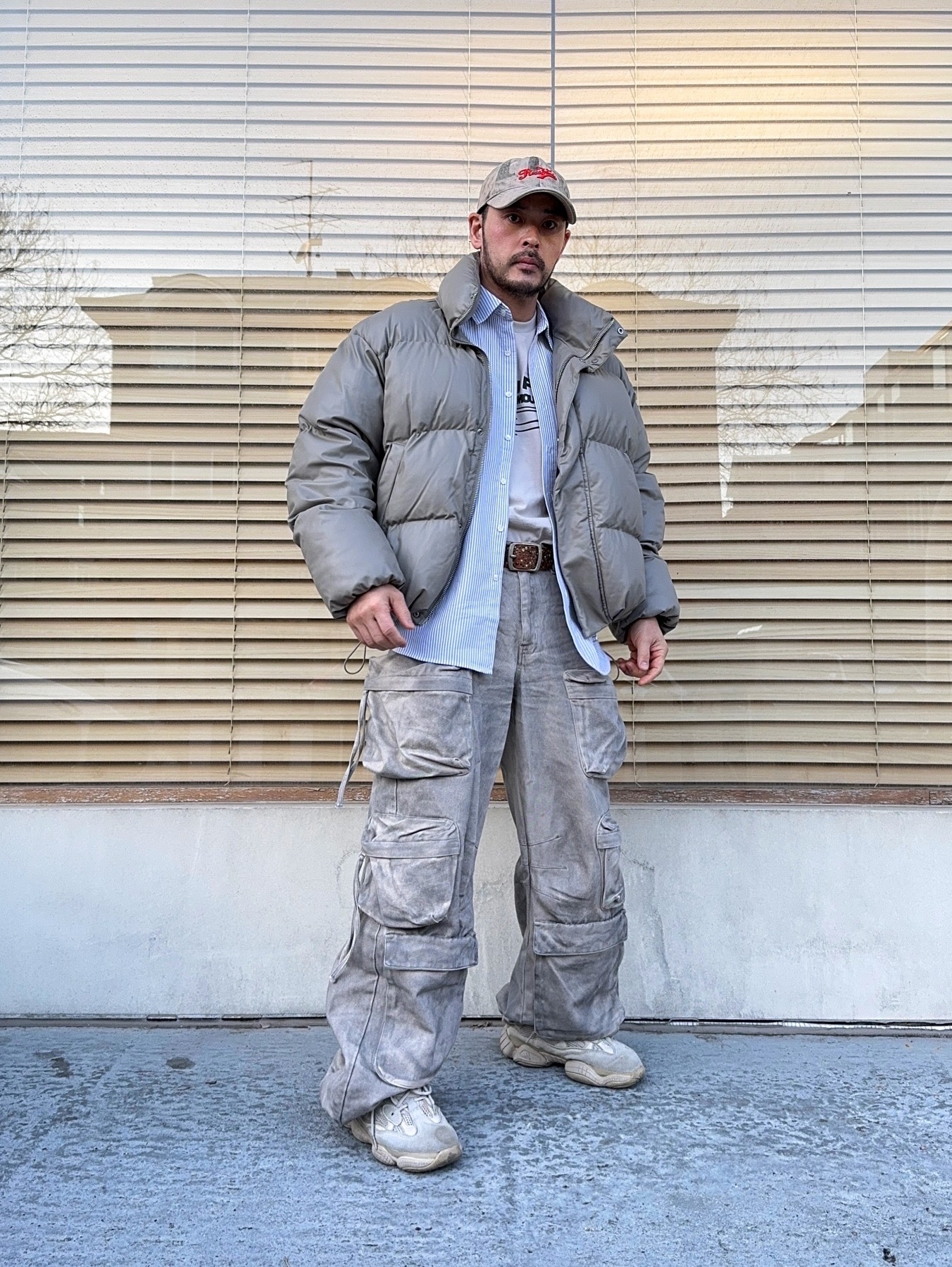 Adidas Yeezy 500 Blush 2018, NOMANUAL I.P Damaged Jacket Khaki Gray 착용 스타일 - 3