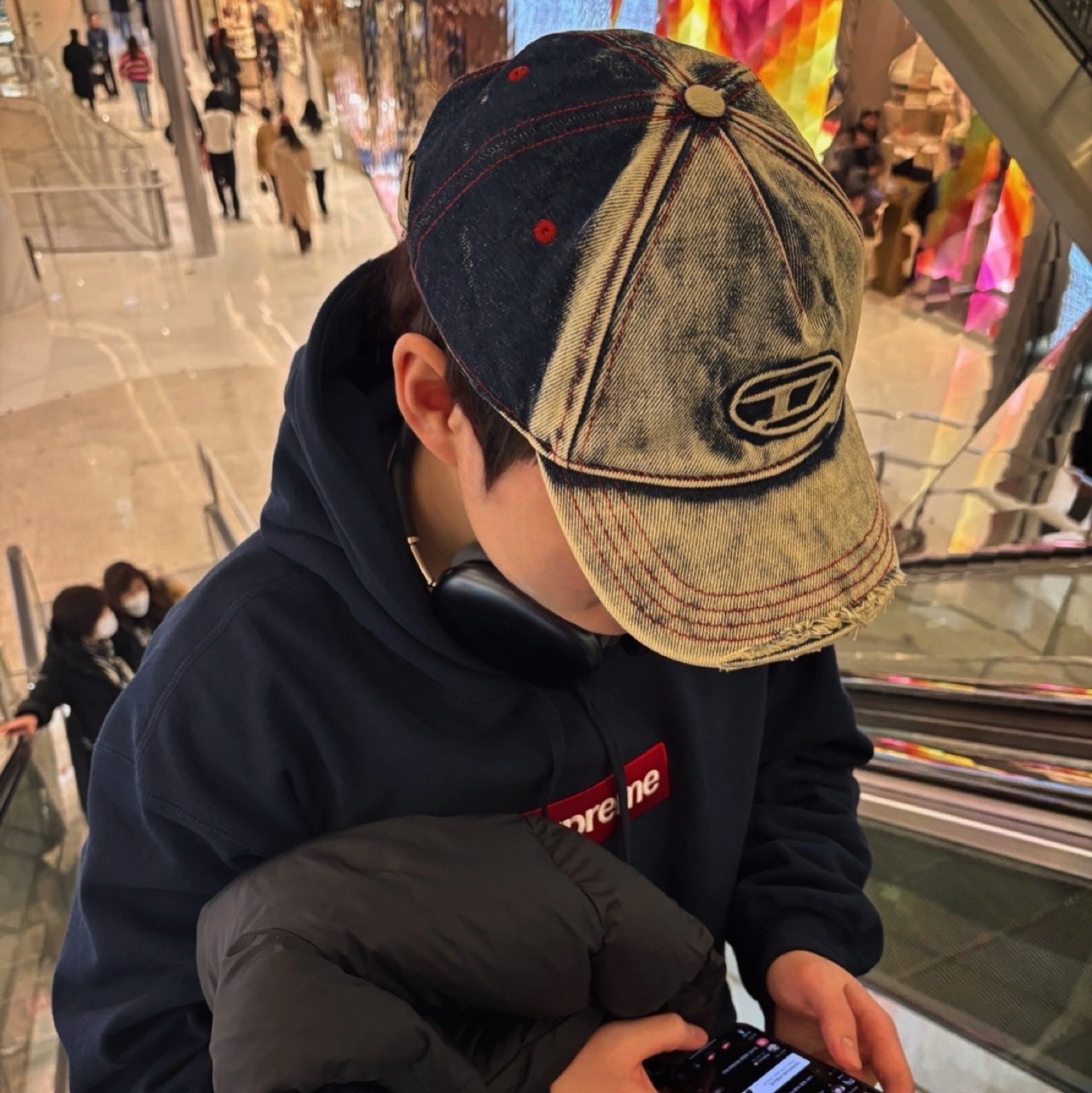 Diesel C-Seymon Treated Denim Baseball Cap Blue White, Supreme Box Logo Hooded Sweatshirt Navy - 24FW 착용 스타일