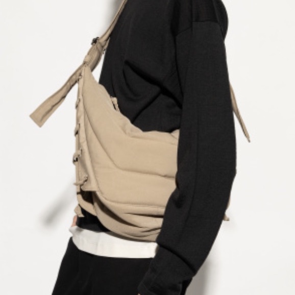 Lemaire WR Nylon Canvas Medium Soft Game Bag Linen 착용 스타일 - 3