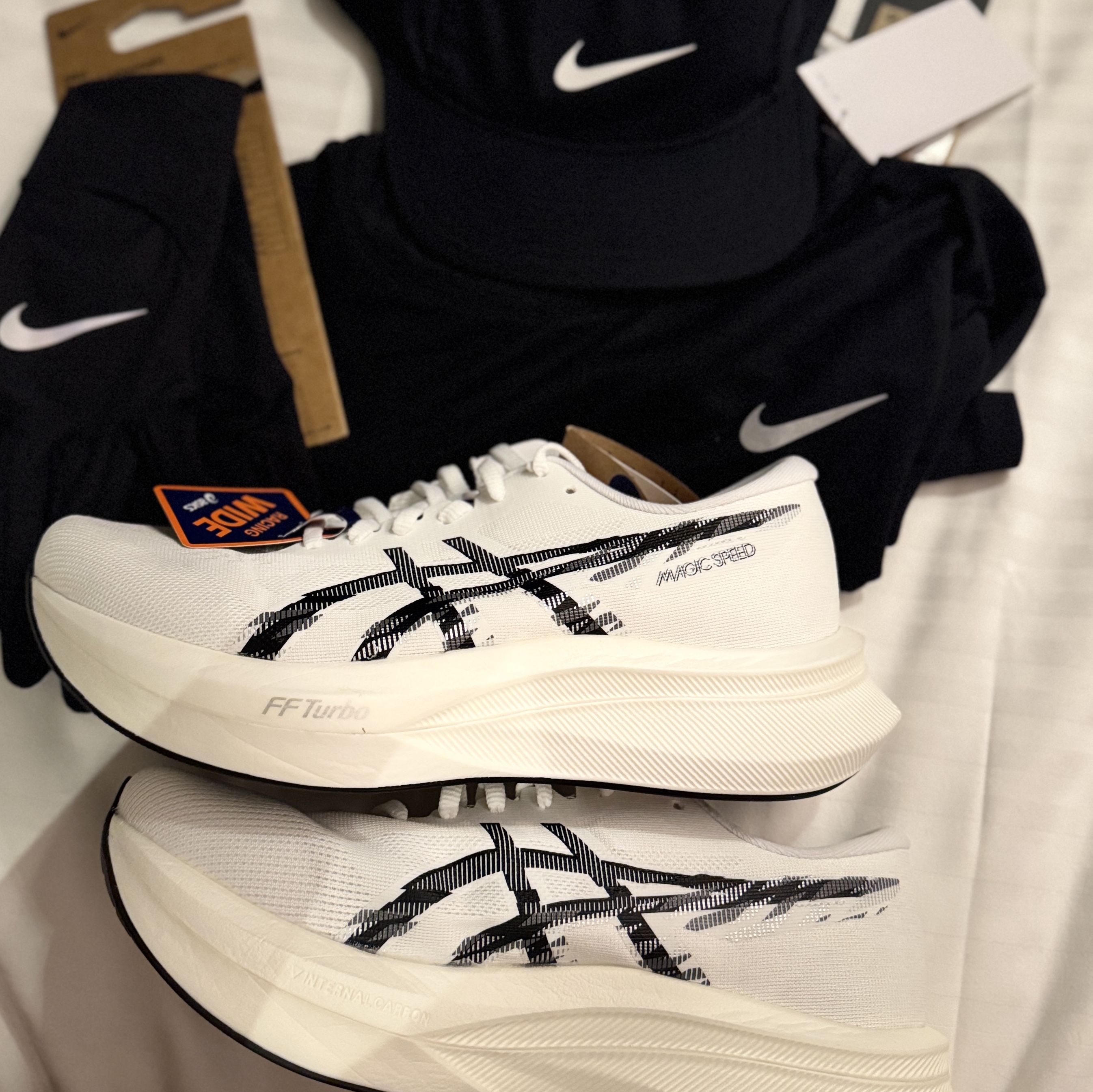 Asics Magic Speed 4 White Black 착용 스타일