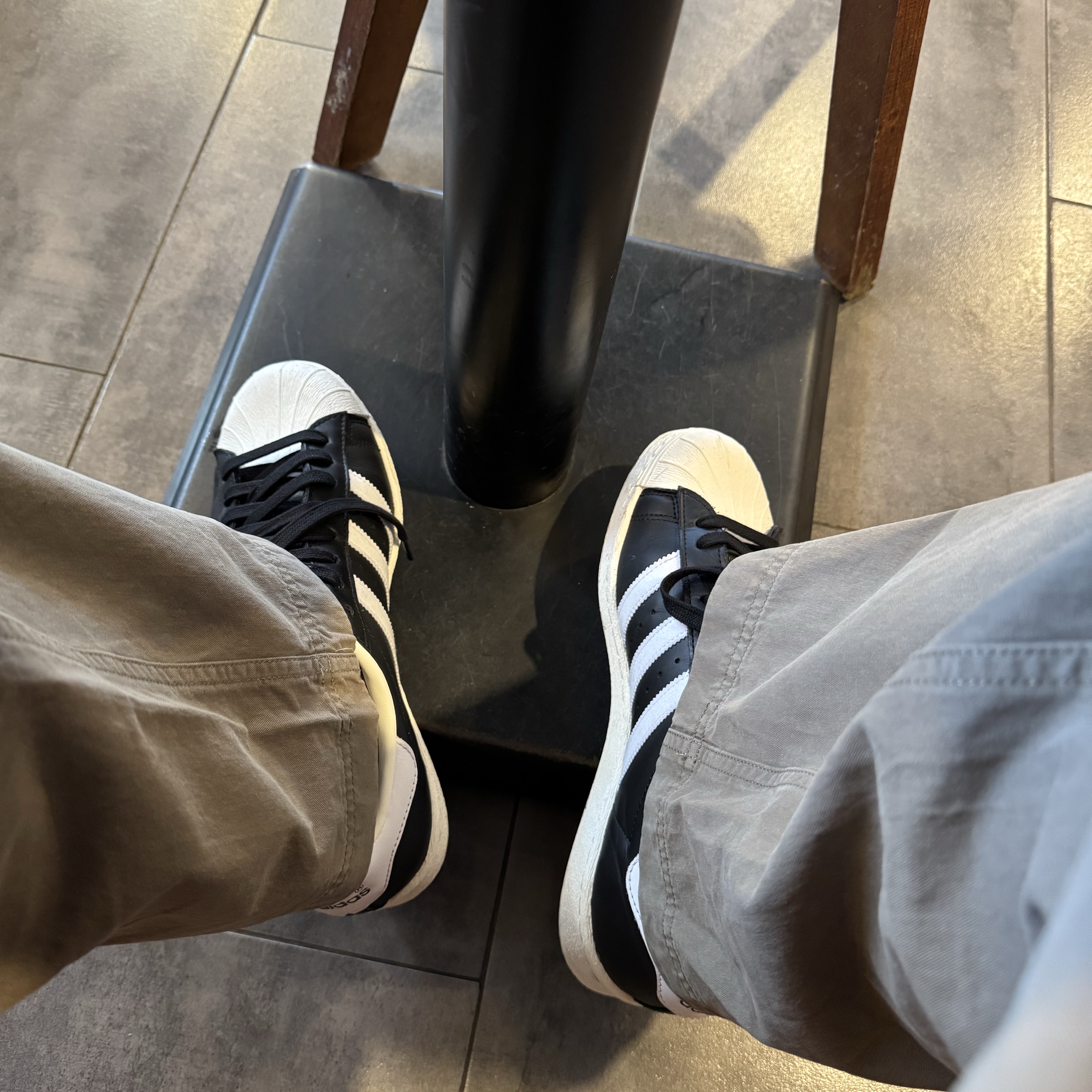 Adidas Superstar 82 FI Core Black 착용 스타일
