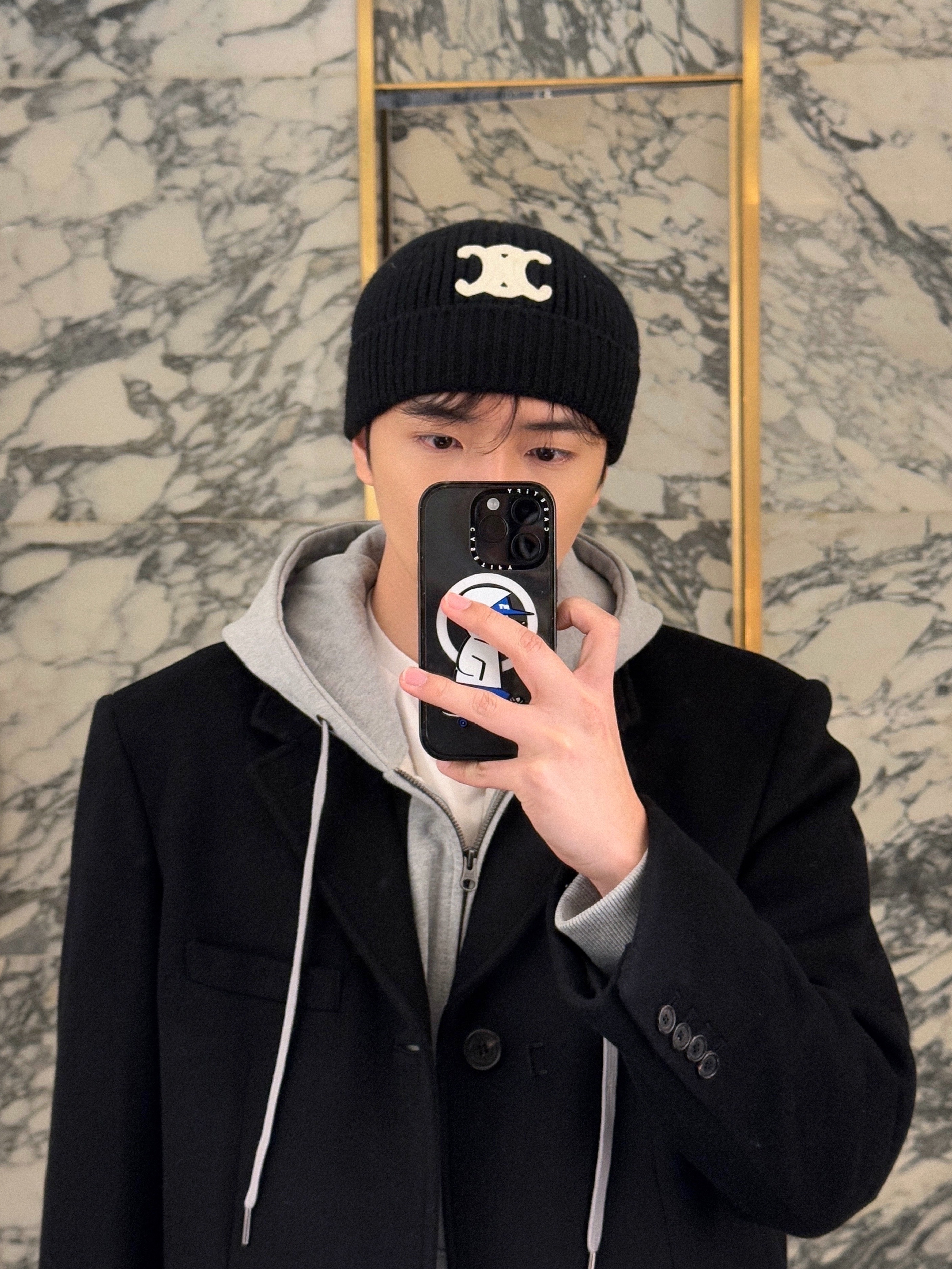 (W) 셀린느 심리스 캐시미어 트리옹프 클로시 햇 블랙, 던스트 투웨이 3 버튼 캐시미어 코트 블랙 착용 스타일 - 6