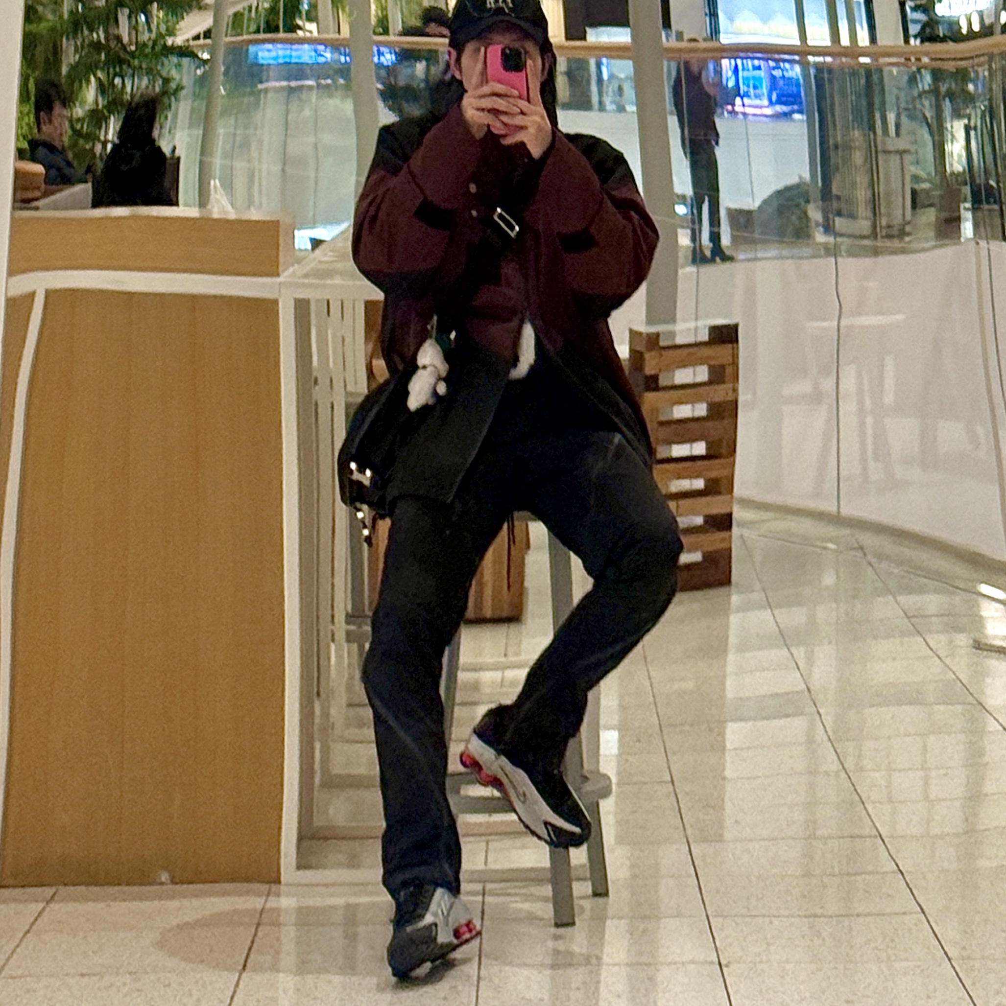 Nike Shox R4 Metallic Silver Red ์ฐฉ์ฉ ์คํ์ผ