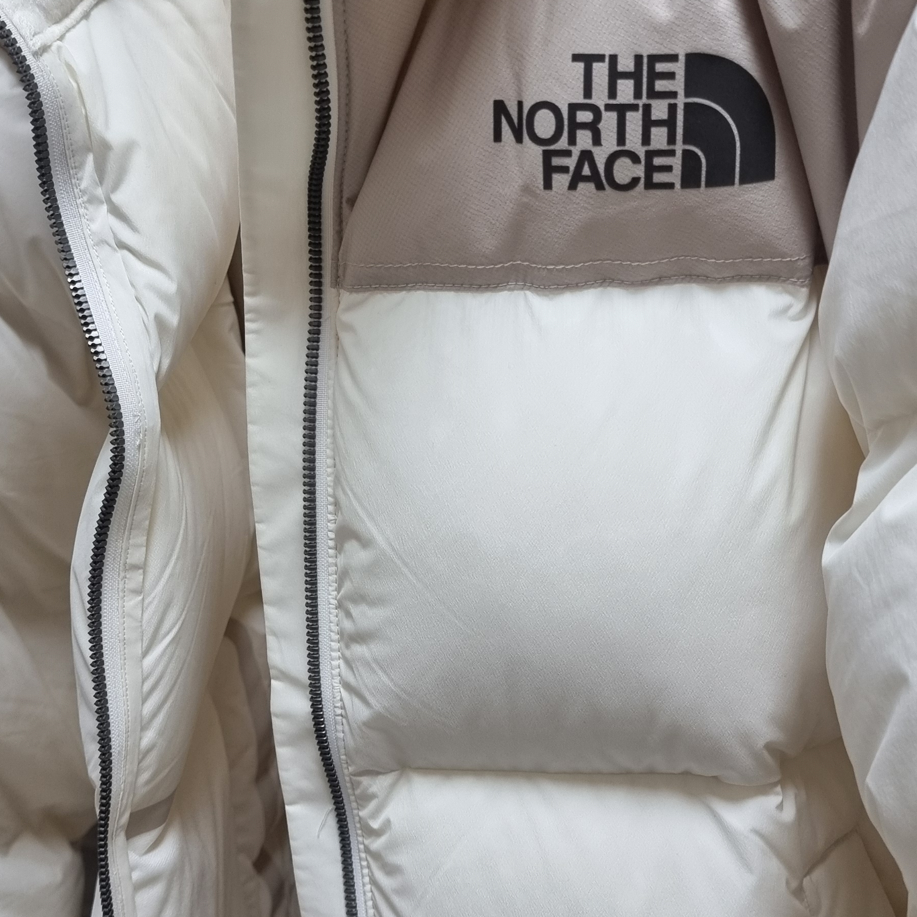 The North Face Superflex Nuptse Down Jacket RDS Cream - 24FW 착용 스타일