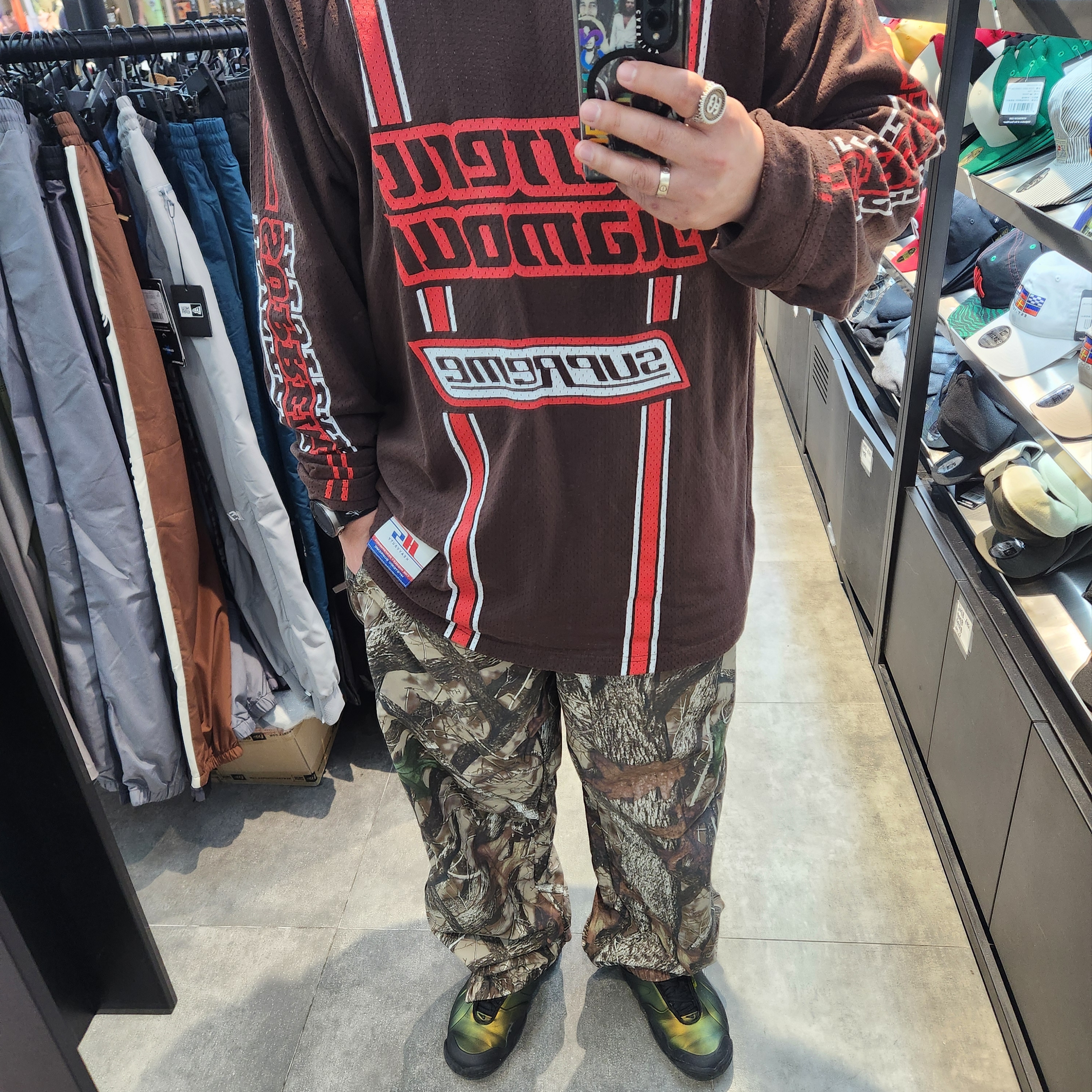Supreme x Hysteric Glamour Mesh L/S Top Brown - 24FW, Supreme Warm Up Pant TrueTimber HTC Fall Camo - 24FW 착용 스타일 - 2