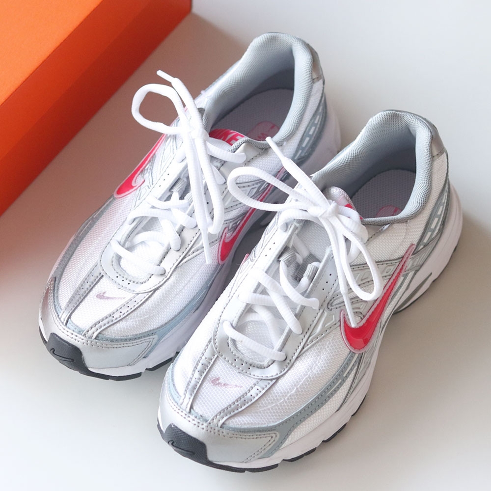 (W) Nike Initiator Cherry Metallic Silver 착용 스타일 - 2