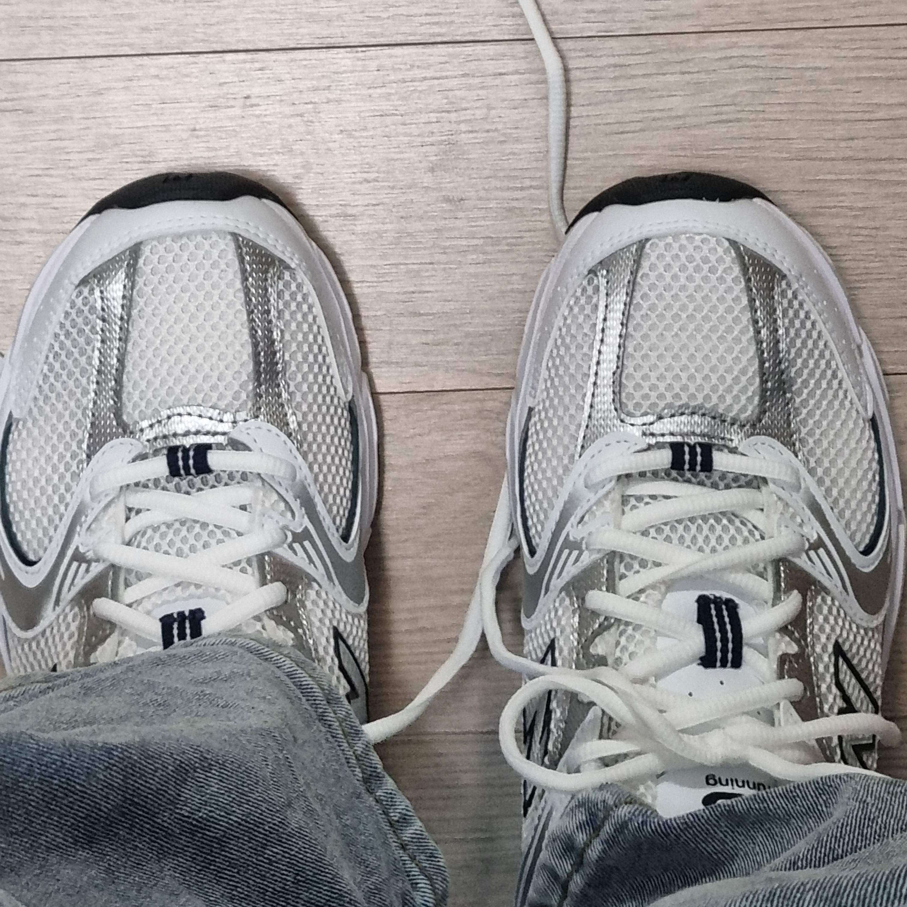 New Balance 530 White 착용 스타일 - 2