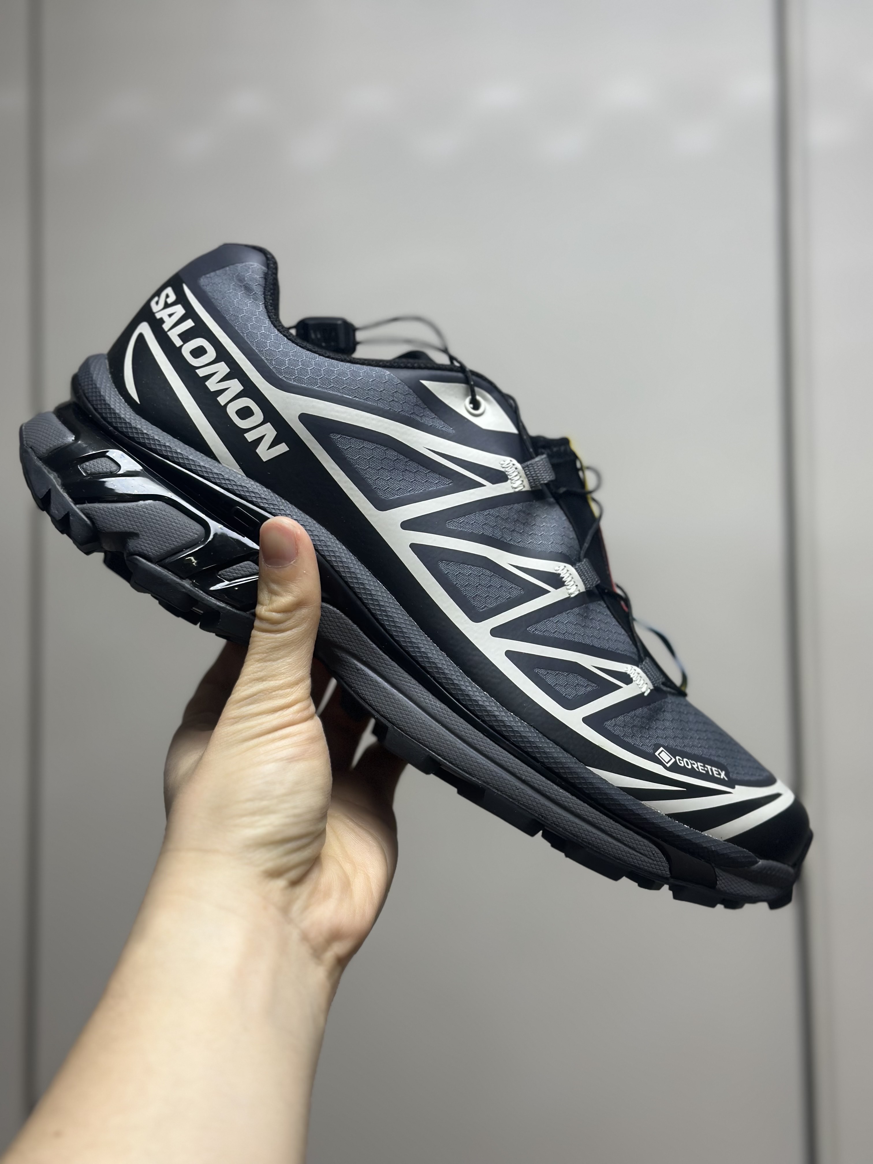 Salomon XT-6 Gore-Tex Black Ebony 착용 스타일