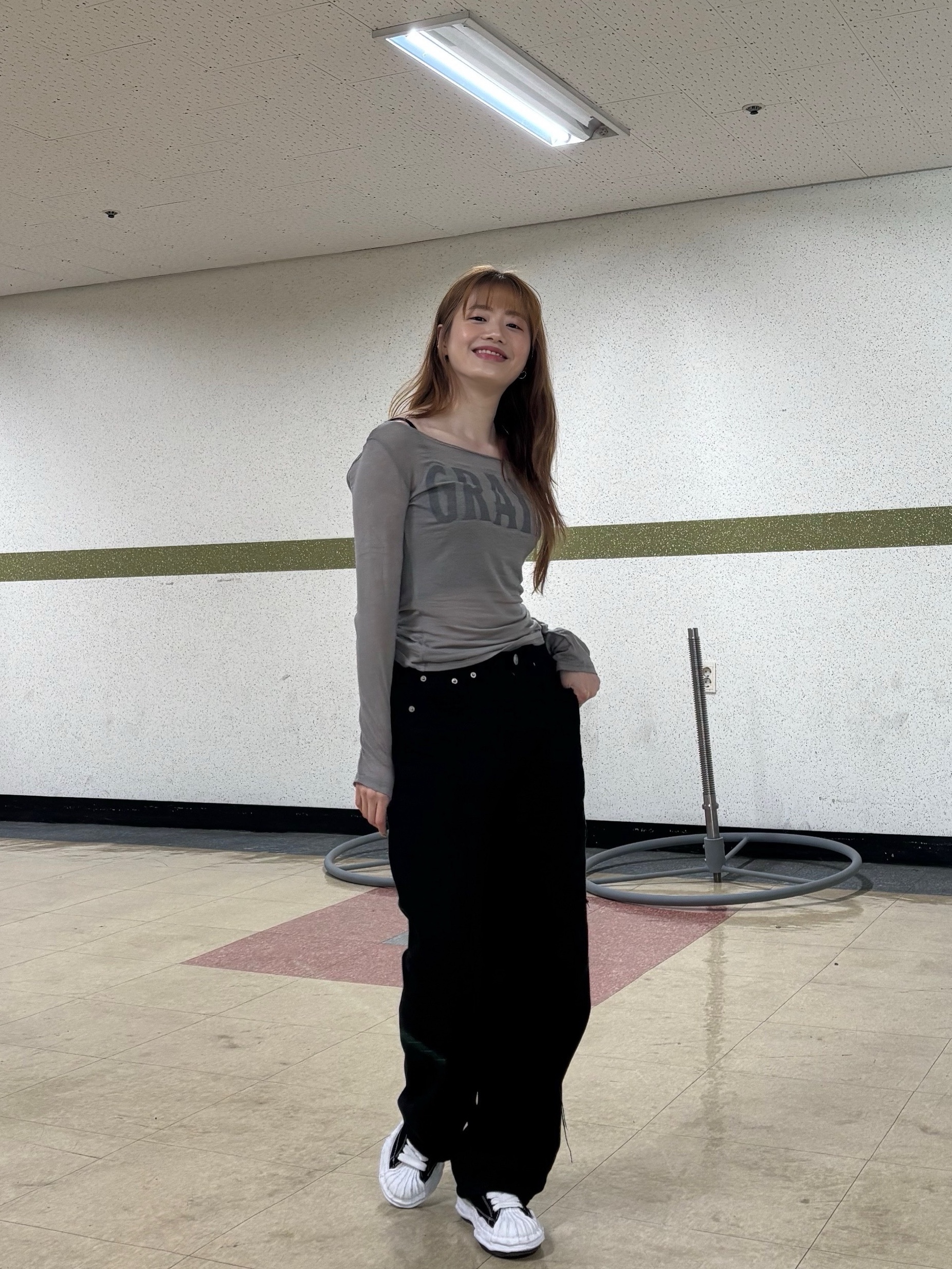 메종 미하라 야스히로 블레이키 OG 솔 캔버스 로우탑 스니커즈 블랙 화이트 착용 스타일 - 3