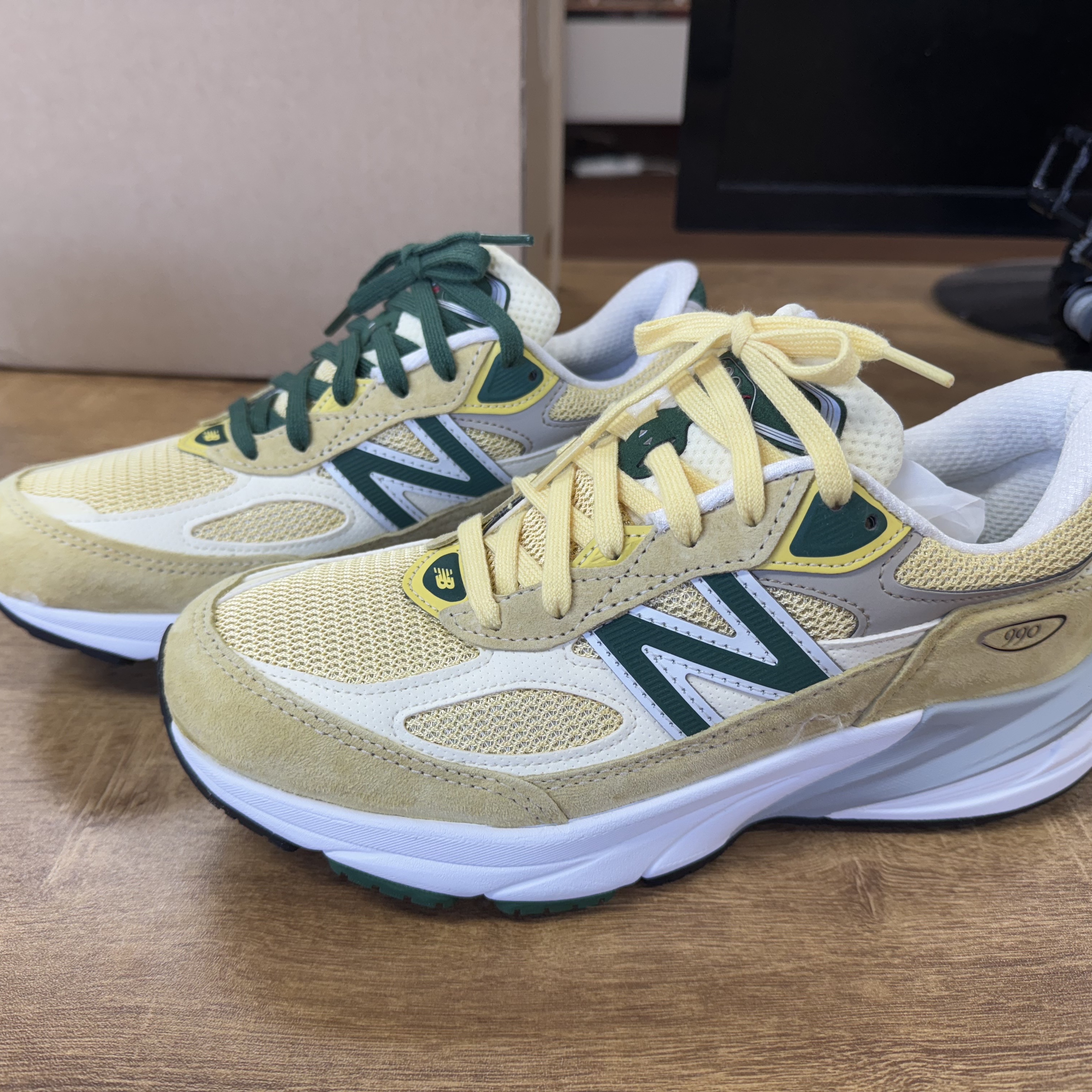 뉴발란스 990v6 메이드 인 USA 설퍼 그린 착용 스타일 - 3