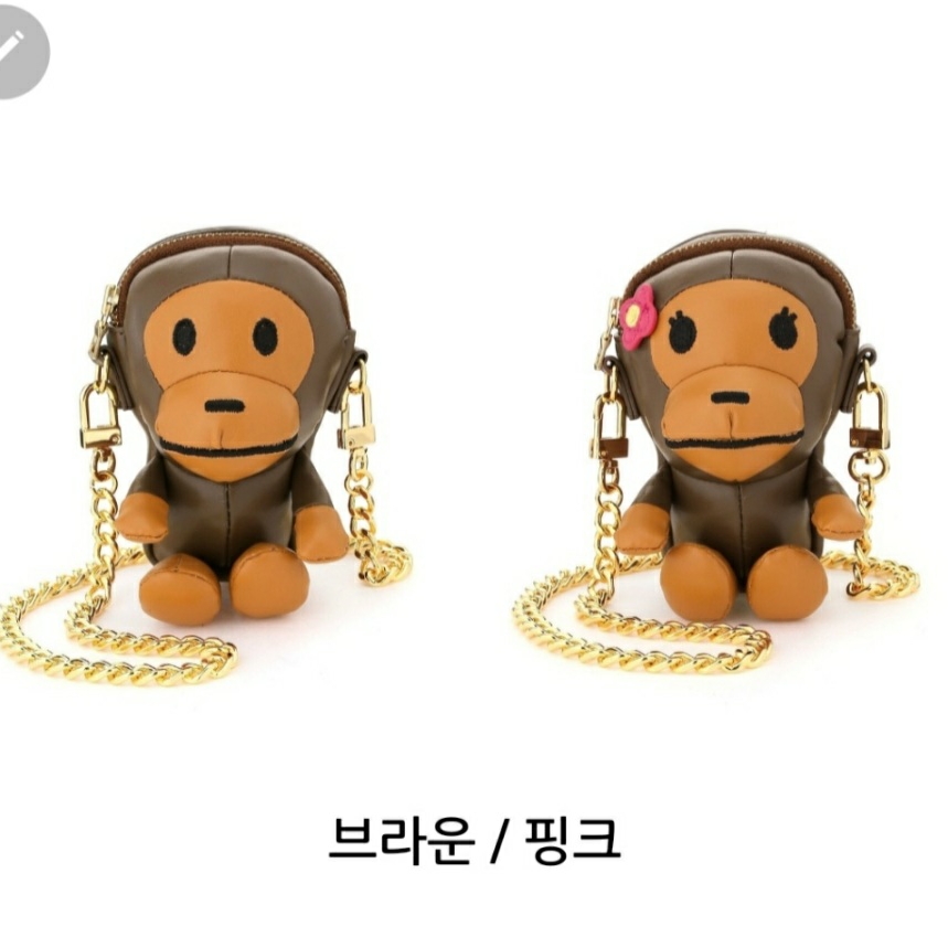 BAPE Milo Friends Mini Shoulder Bag Brown 착용 스타일