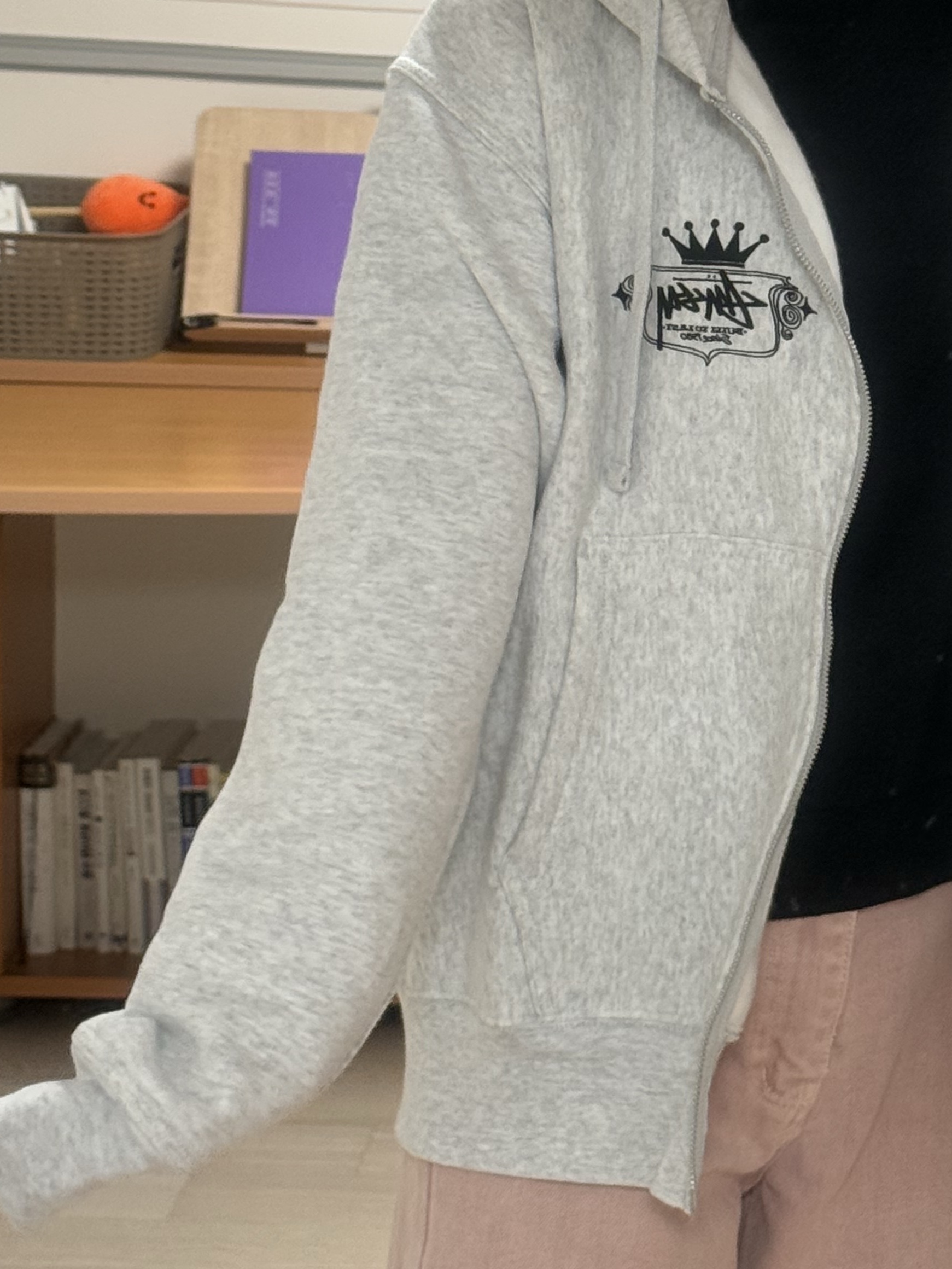Stussy Built To Last Zip Hoodie Ash Heather 착용 스타일 - 2