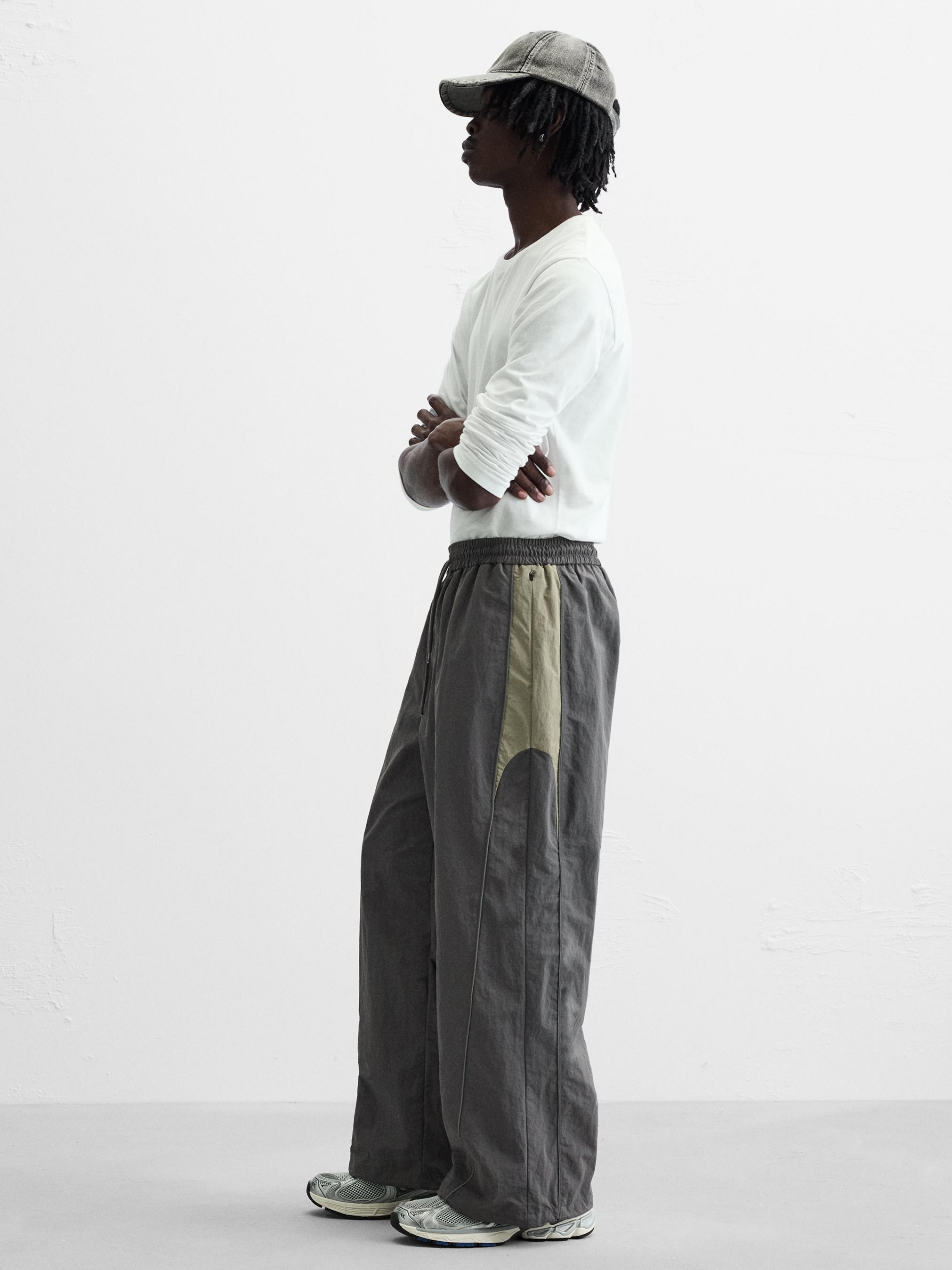 Zara Colour Block Technical Joggers Dark Grey 착용 스타일