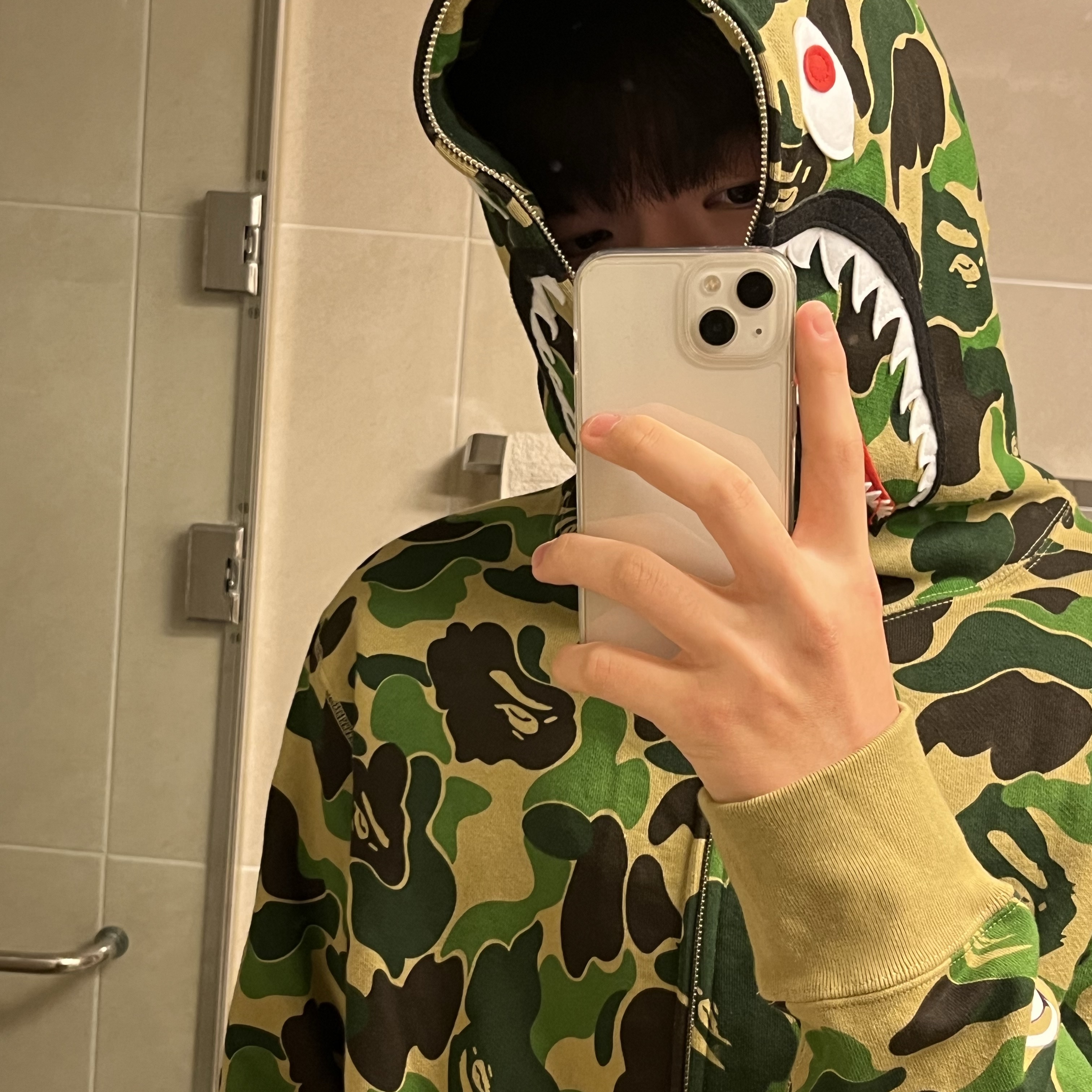 BAPE PONR ABC Camo Shark Full Zip Hoodie Army Green, Tanglewood iPhone 13 Series Clear Hybrid Case 착용 스타일