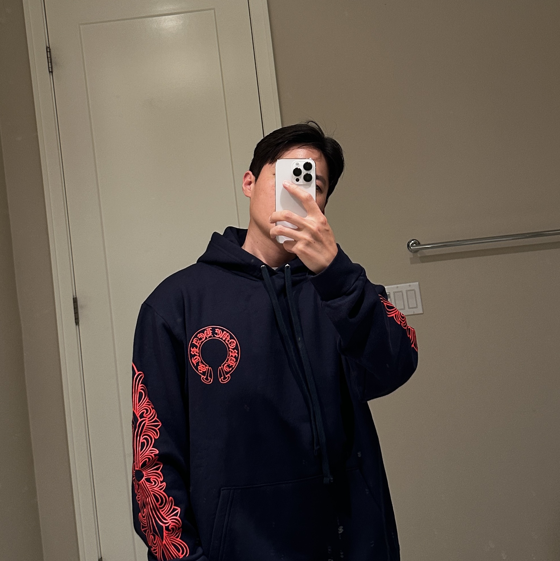 Chrome Hearts Horseshoe Floral Hoodie Navy 착용 스타일