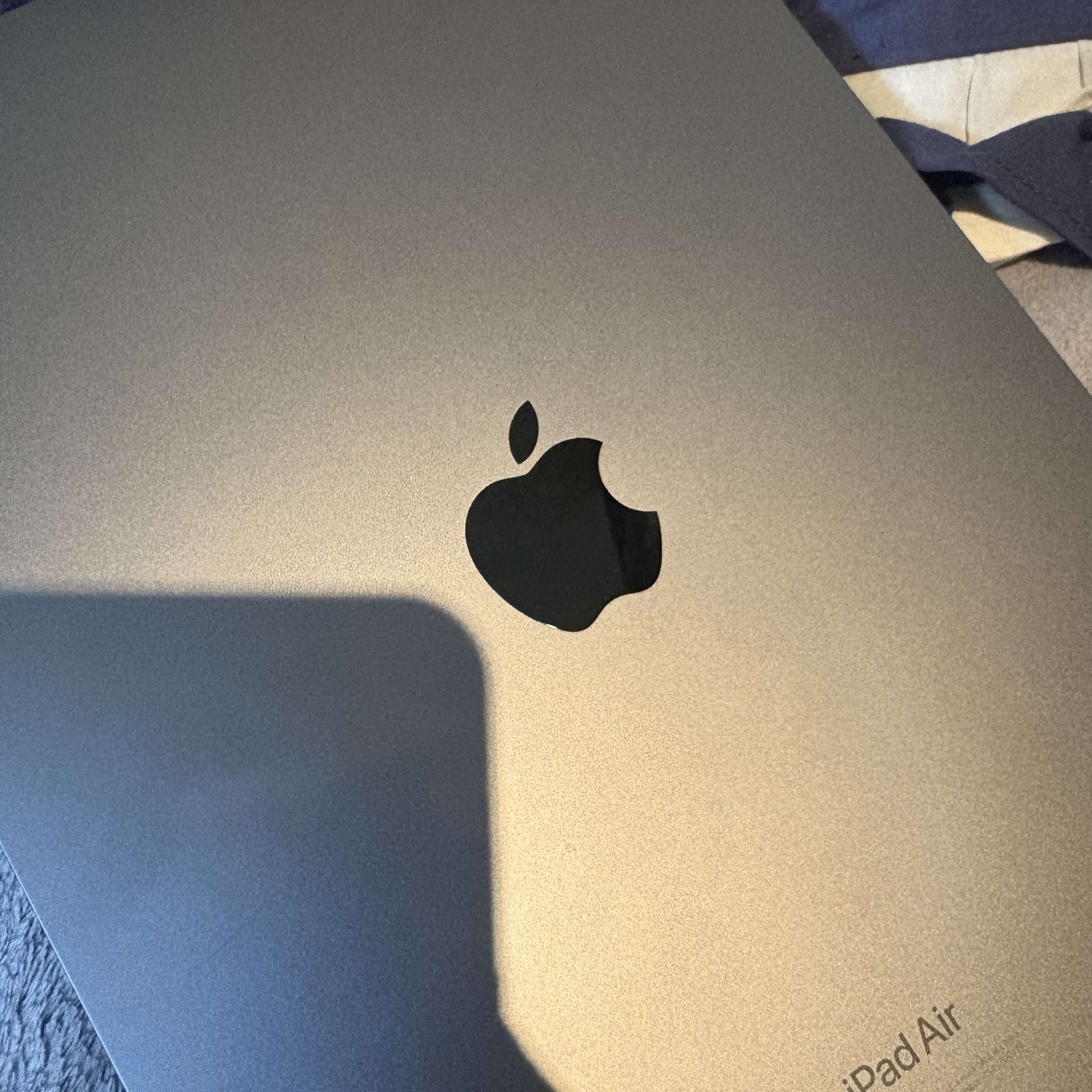 Apple iPad Air 5th Gen Wifi 64GB Space Gray (Korean Ver.) 착용 스타일