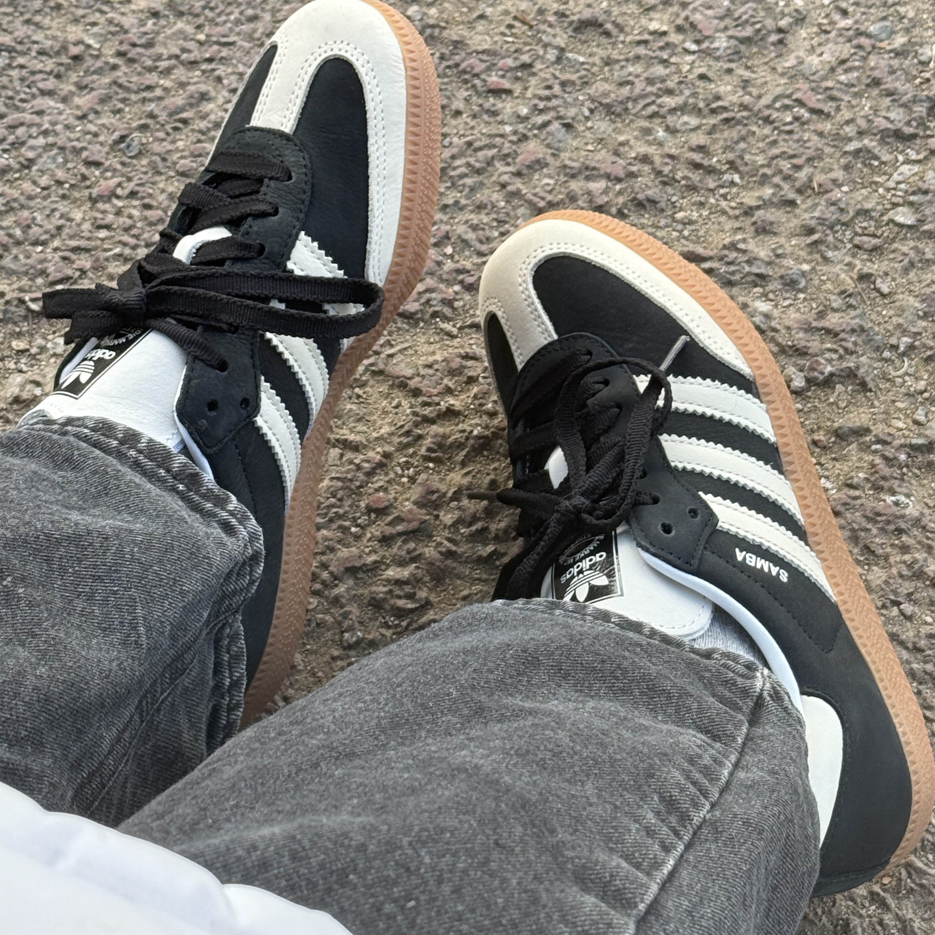 (W) Adidas Samba OG Core Black Wonder White 착용 스타일 - 1
