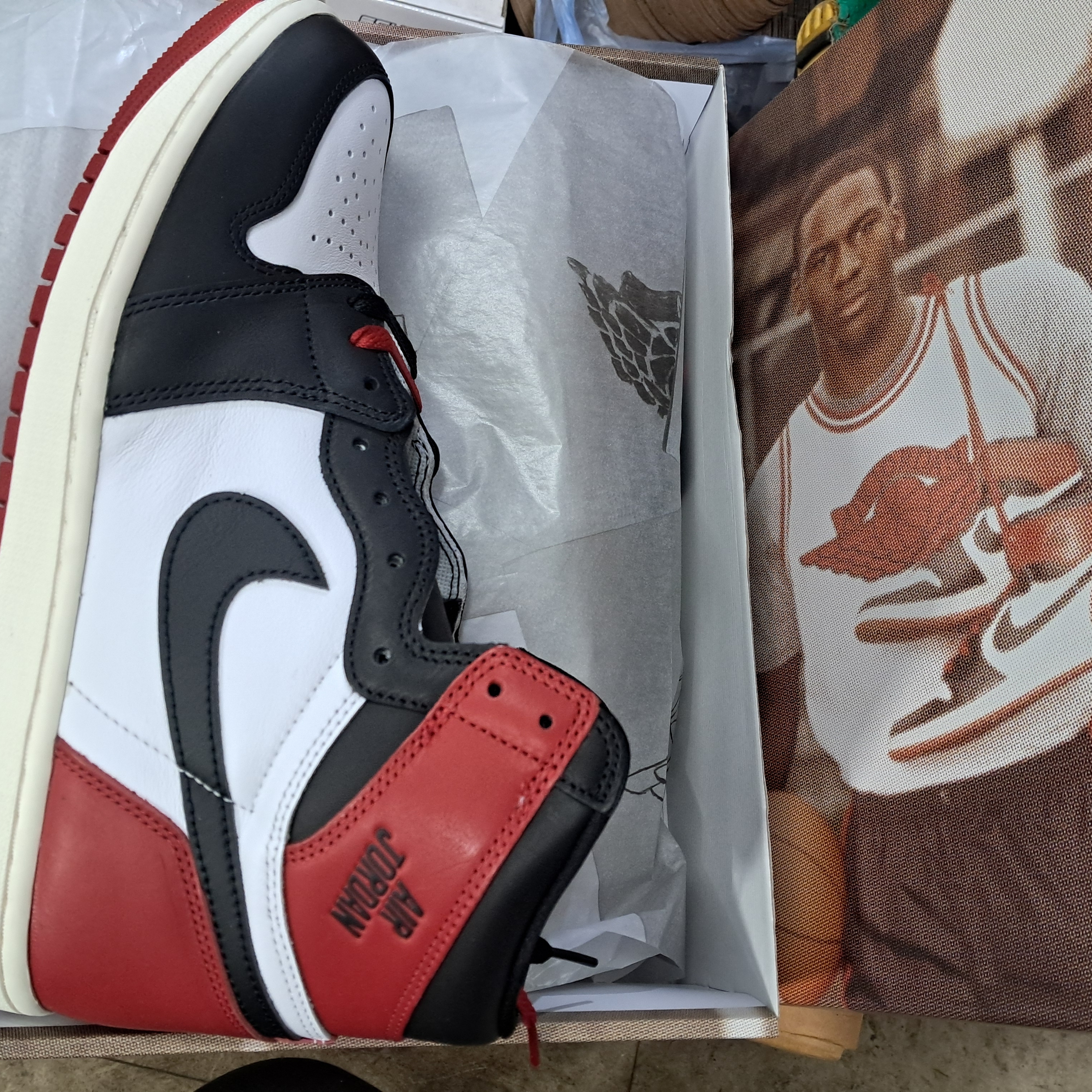 Jordan 1 Retro High OG Black Toe 착용 스타일 - 3