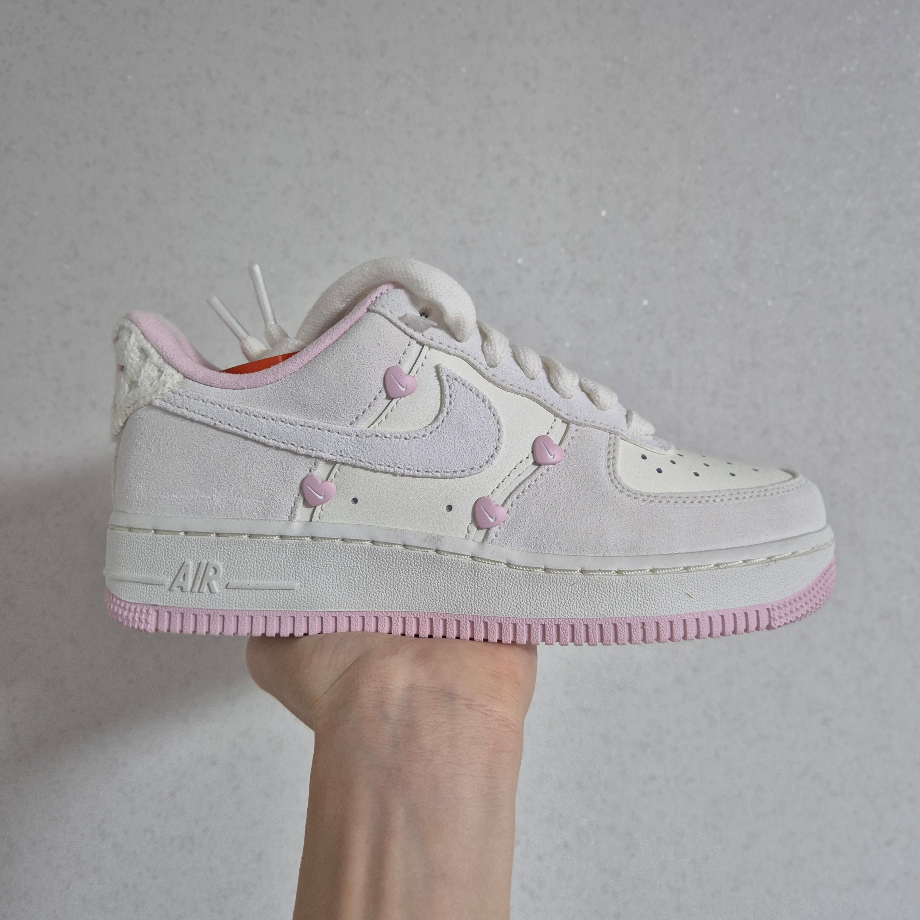 (W) Nike Air Force 1 Low Valentine's Day Sail Pink Foam, NOMANUAL O.D Check Shirt Black 착용 스타일 - 1