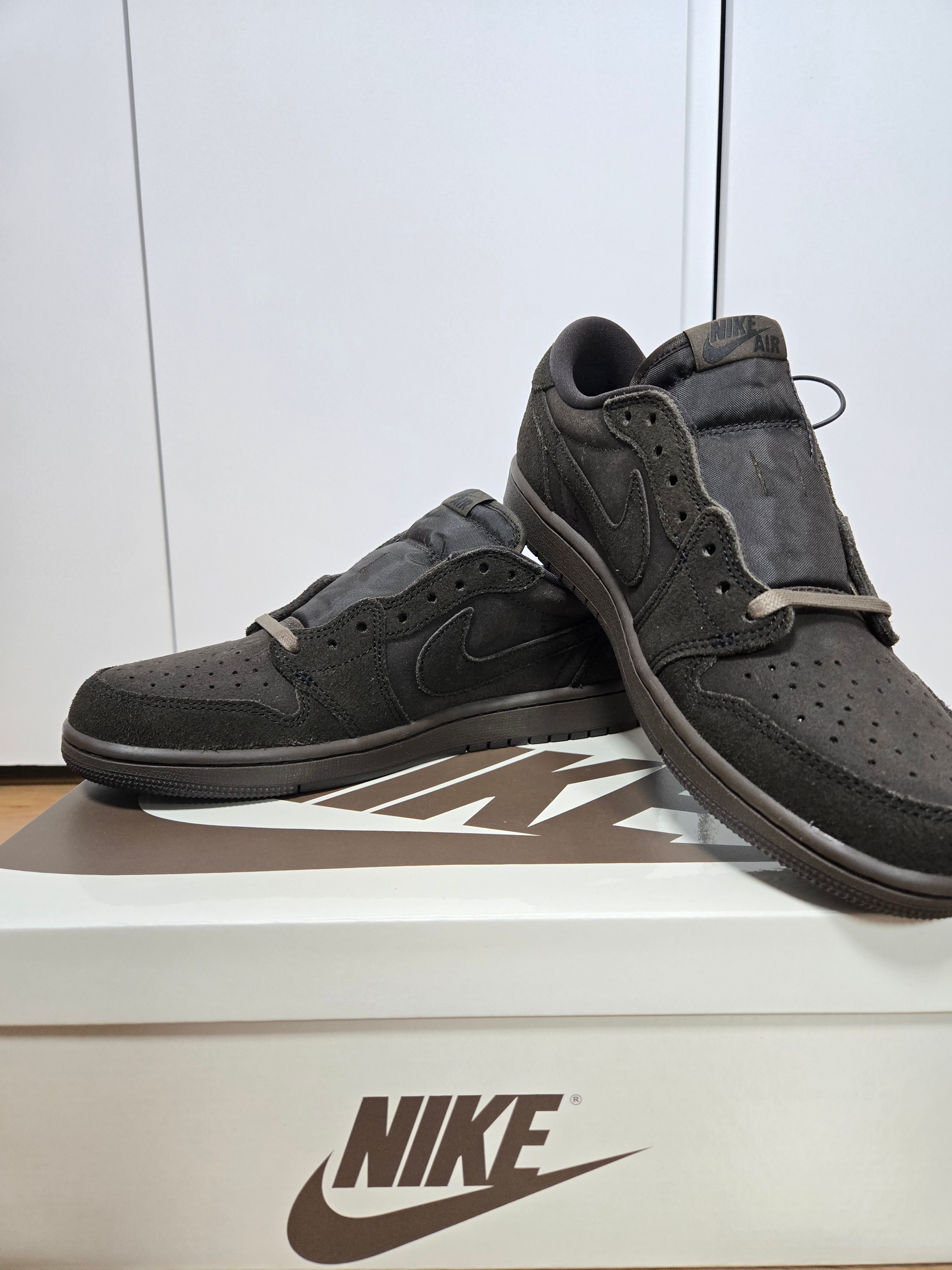 Jordan 1 x Travis Scott Retro Low OG SP Velvet Brown and Dark Mocha 착용 스타일
