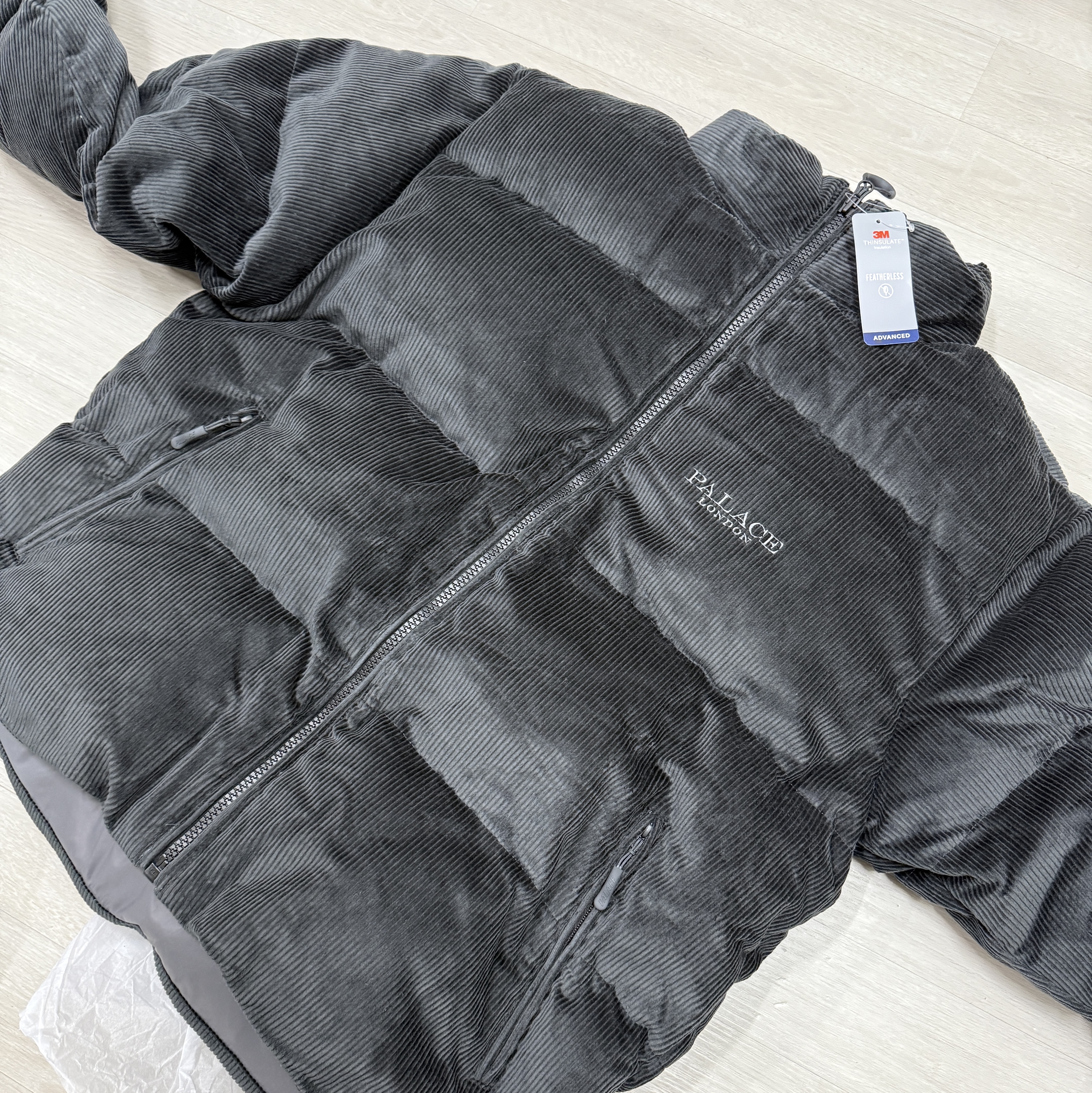 Palace Corduroy Puffa Jacket Black - 25SS 착용 스타일 - 1