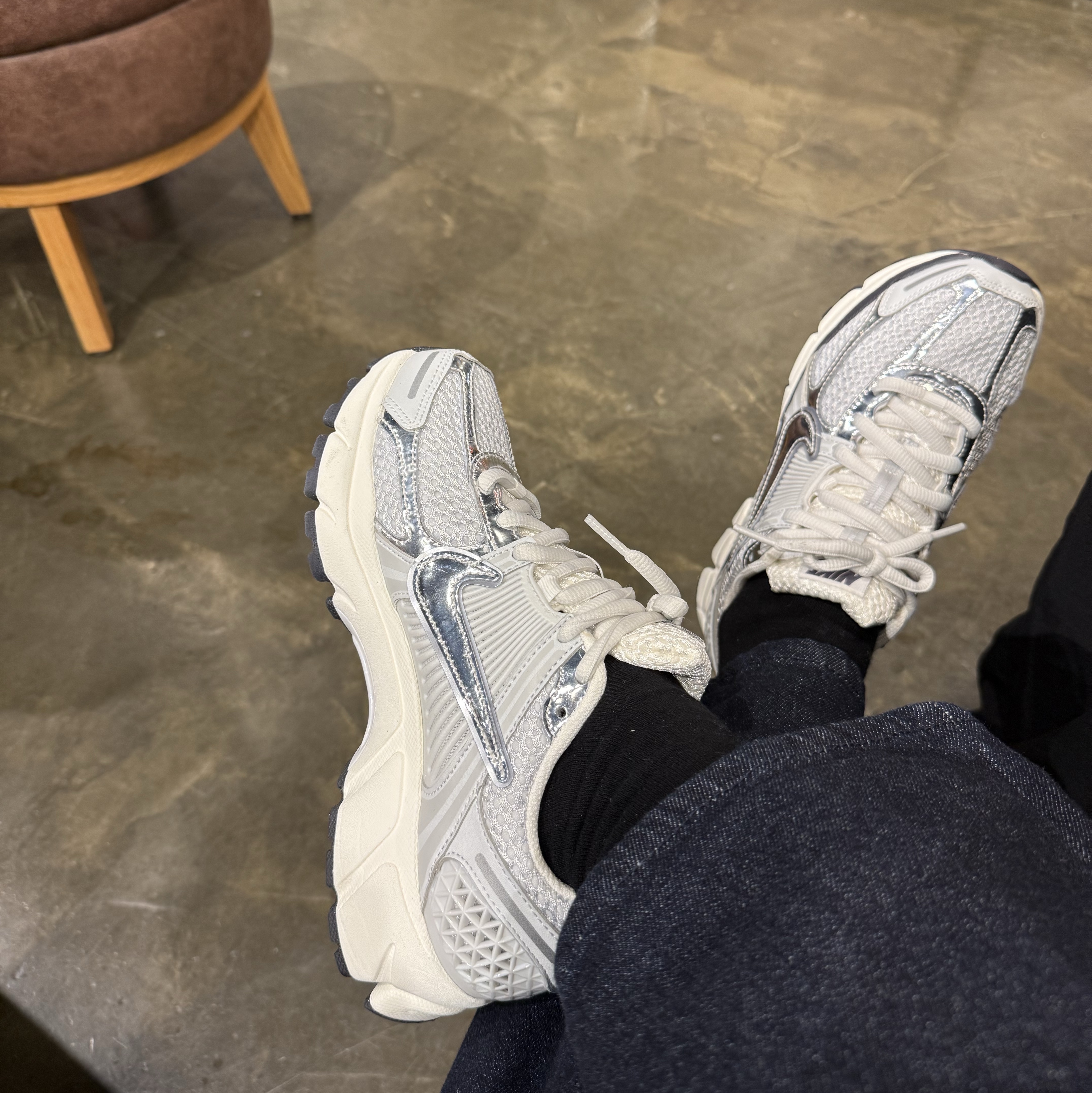 Nike Zoom Vomero 5 Photon Dust Gridiron 착용 스타일