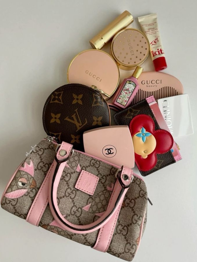 Palace x Gucci Triferg Canvas GG-P Duffle Bag with Embossing Beige Ebony - 22FW, Gucci Flora Gorgeous Gardenia Eau De Perfum 100ml 착용 스타일 - 1