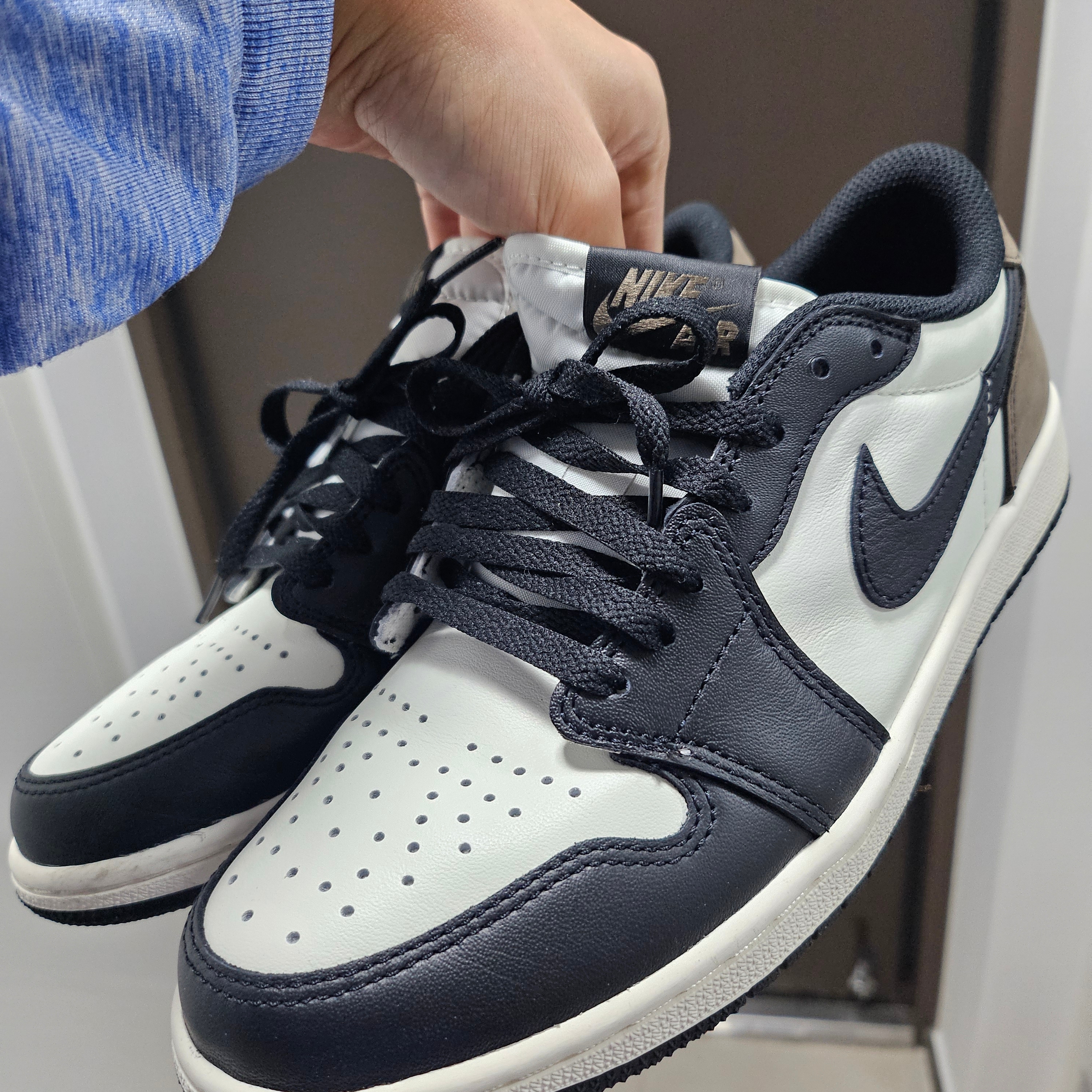 Jordan 1 Retro Low OG Mocha 착용 스타일 - 1