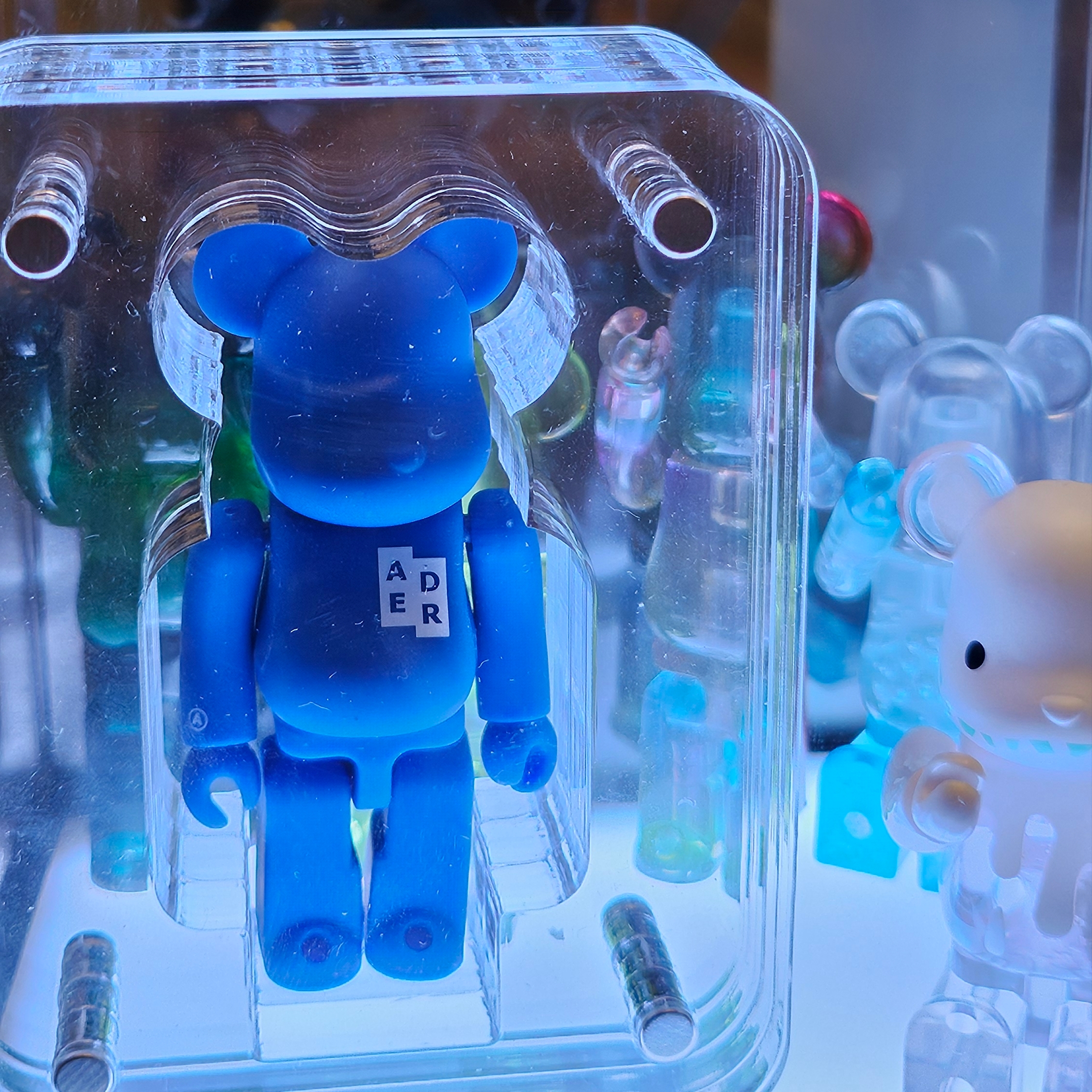 Bearbrick x Ader Error 100% 착용 스타일 - 3