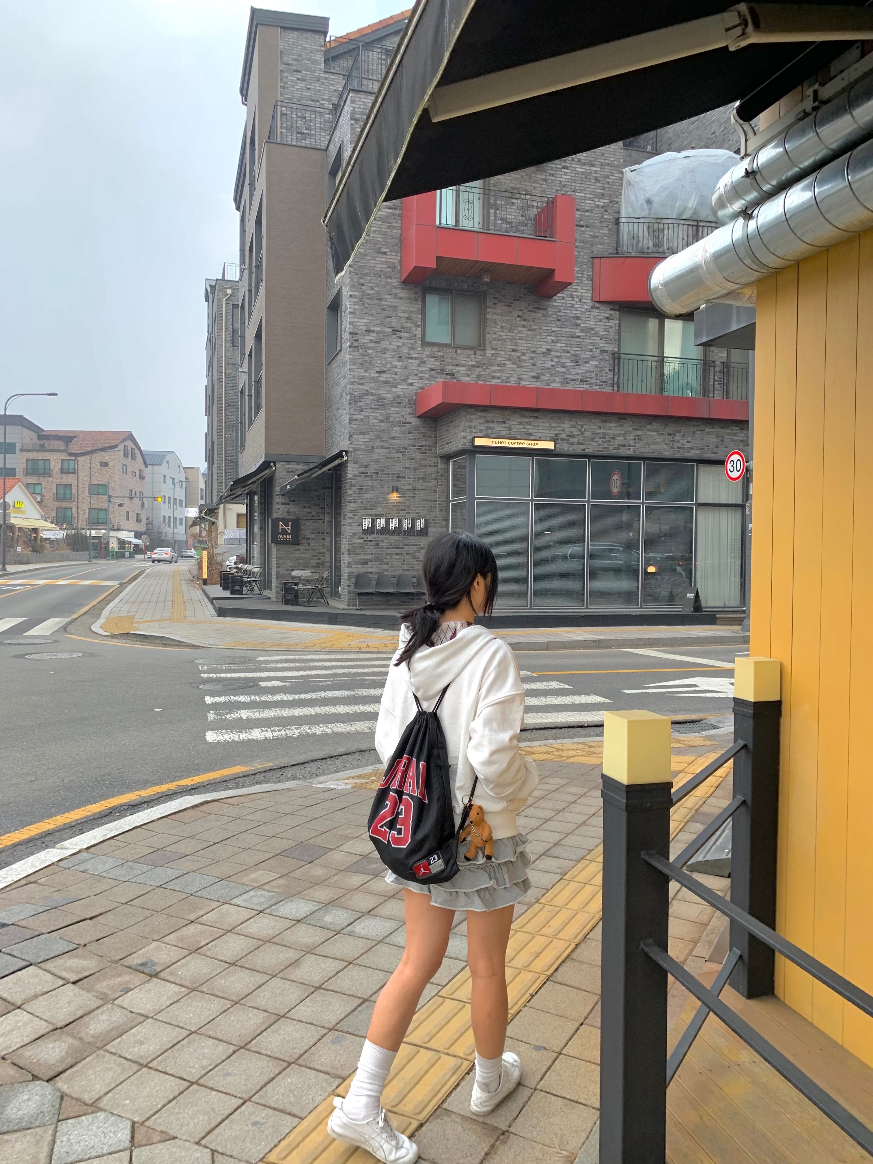 [KREAM 단독 / 예약 배송] Newalrin Lollipop Check Hoodie Zip Up White, Onitsuka Tiger Mexico 66 White 착용 스타일 - 3