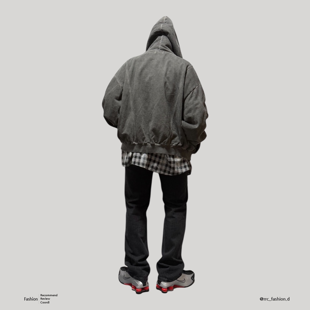 나이키 샥스 R4 메탈릭 실버 레드 착용 스타일 - 2