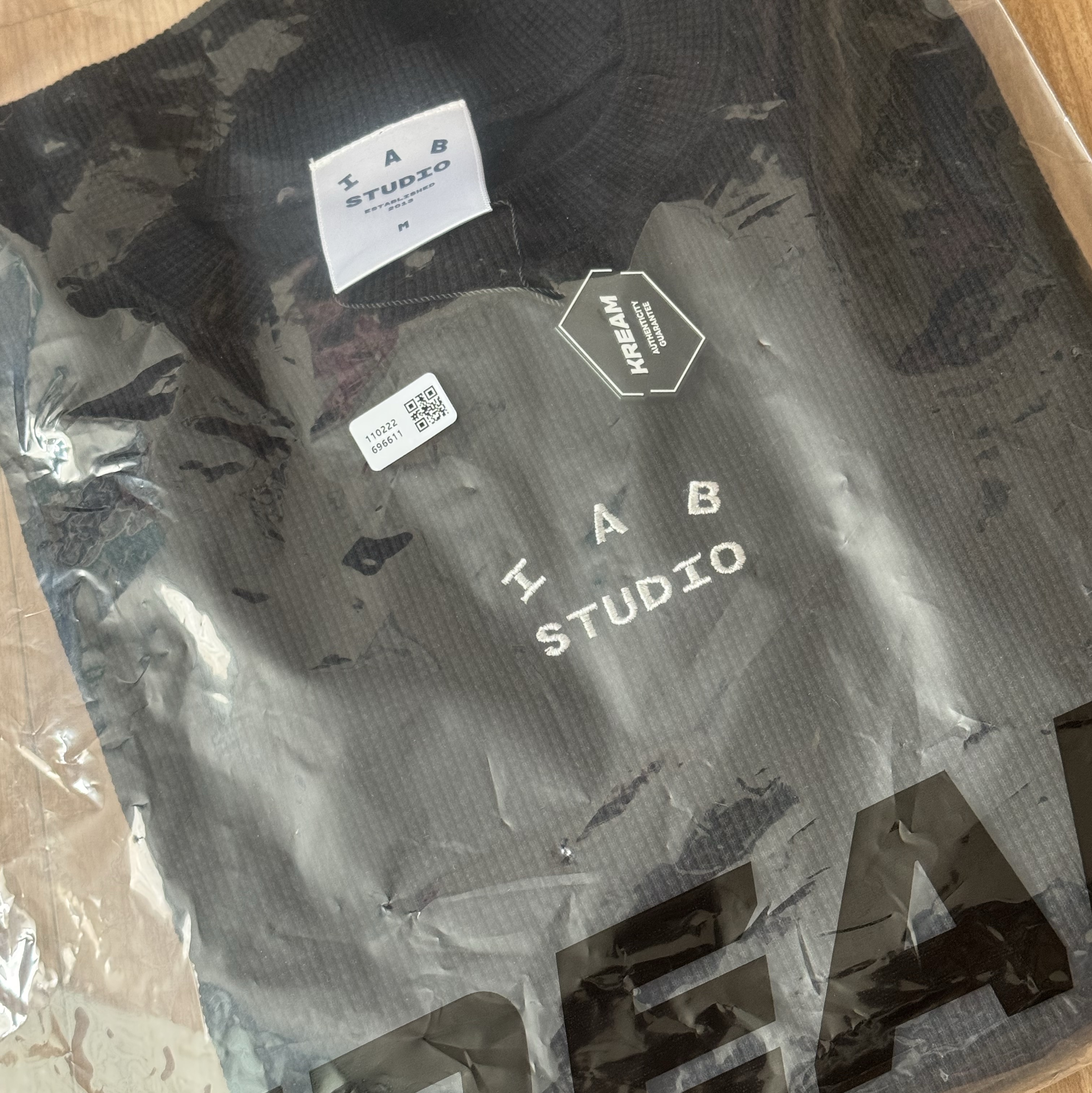 IAB Studio Waffle Long Sleeve Black White 착용 스타일