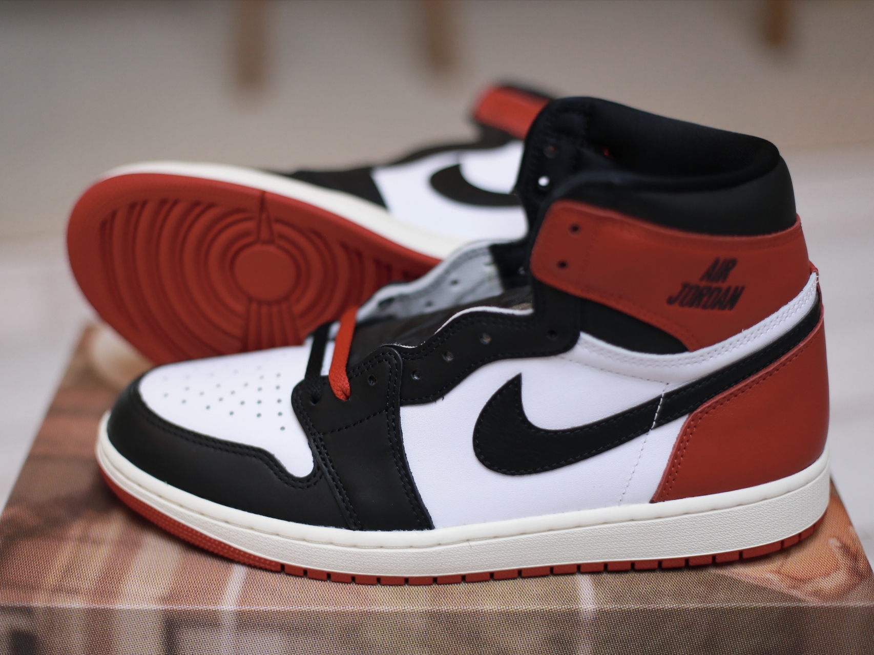 Jordan 1 Retro High OG Black Toe 착용 스타일 - 4