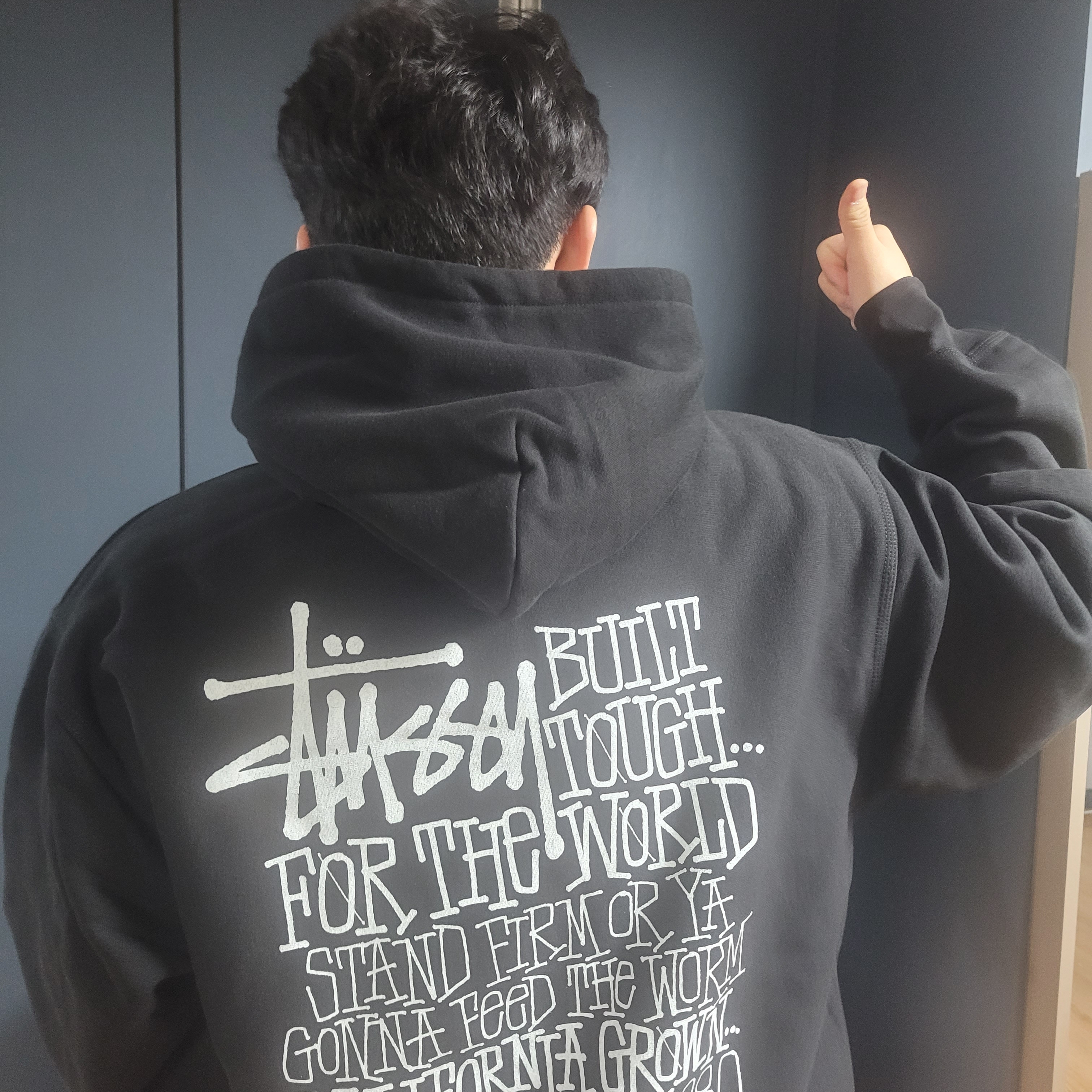 Stussy California Grown Hoodie Black 착용 스타일