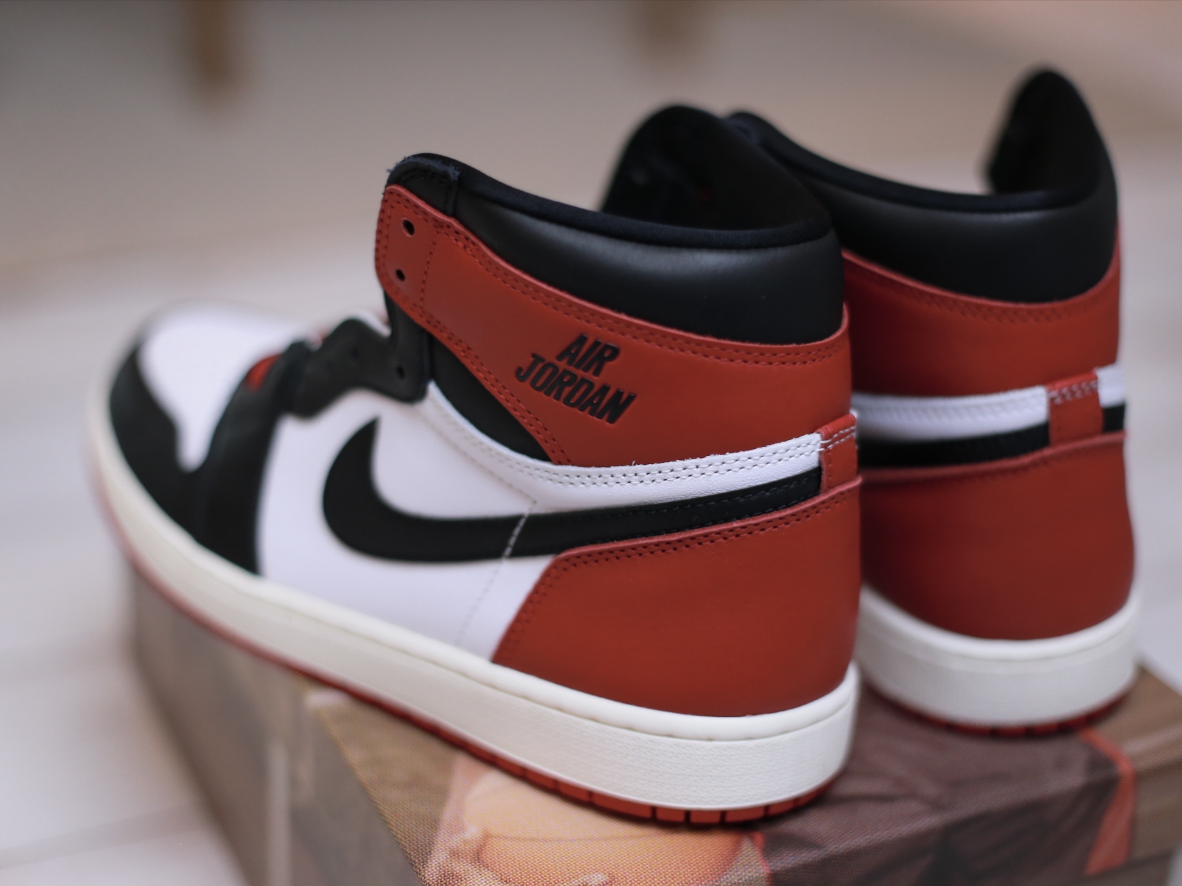 Jordan 1 Retro High OG Black Toe 착용 스타일 - 3