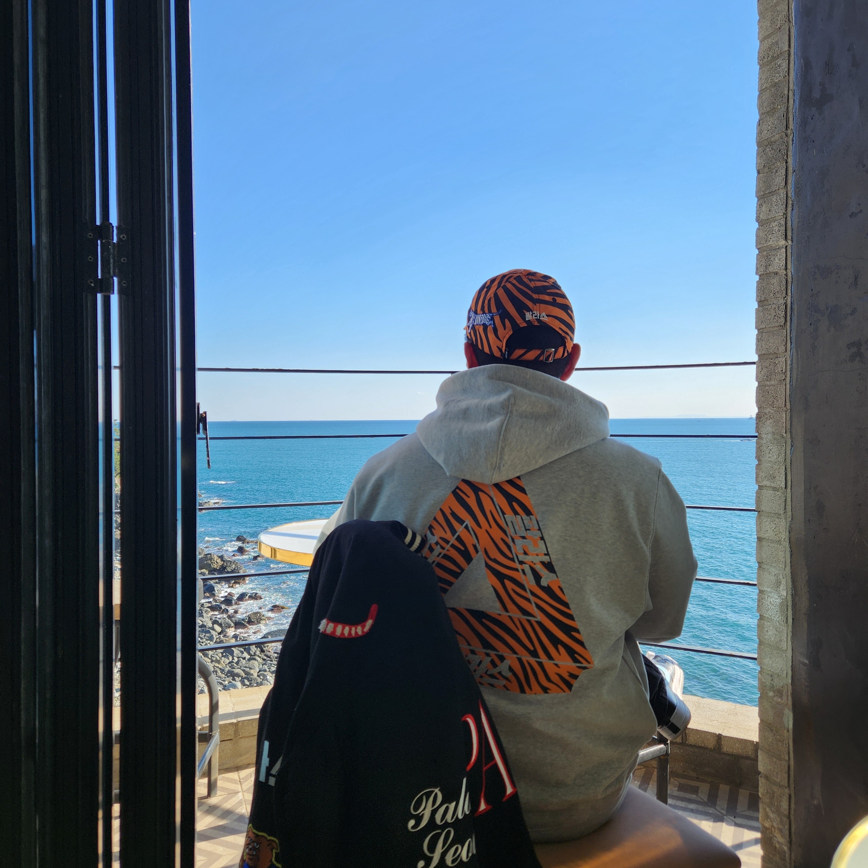 Palace Korea Varsity Jacket Black - 24SS, Palace Korea Cap Orange Black - 24SS 착용 스타일