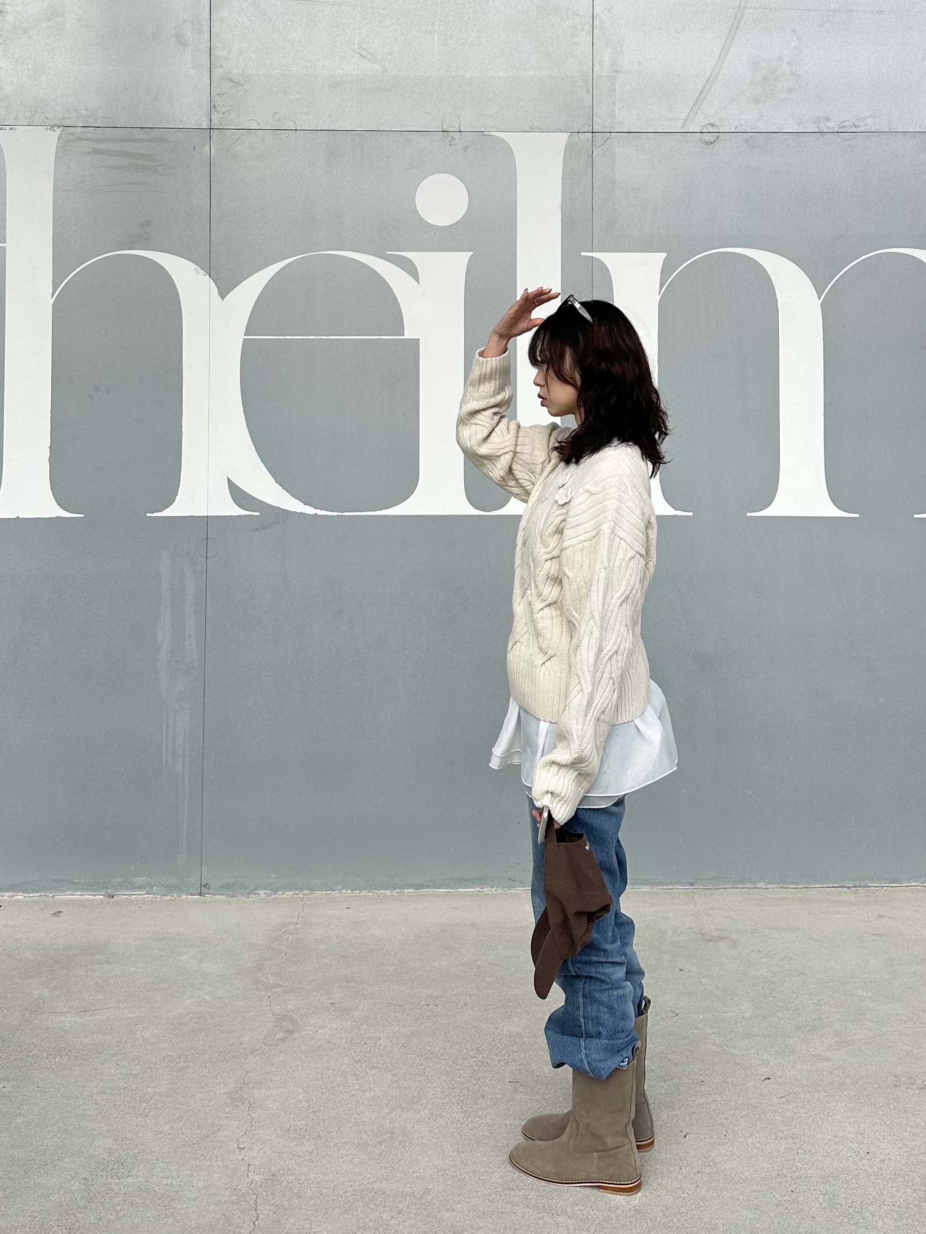 Diagonal Cable Applique Knit Ivory 착용 스타일 - 2