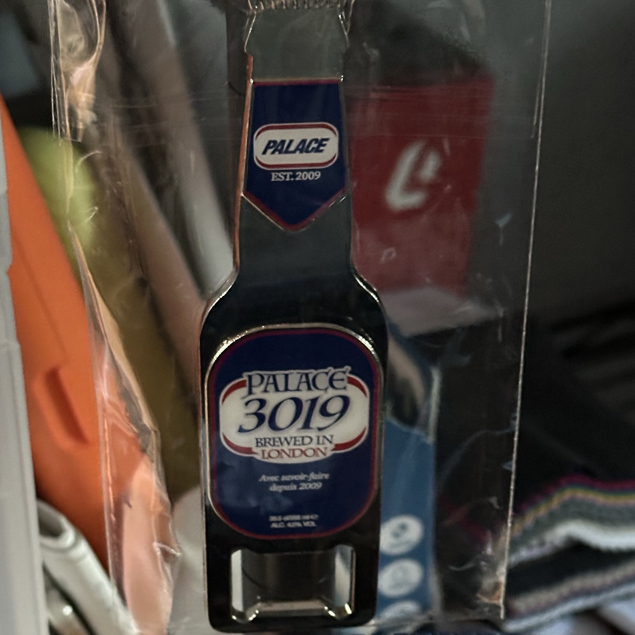 Palace Bottle Opener Magnet Blue Silver - 25SS 착용 스타일