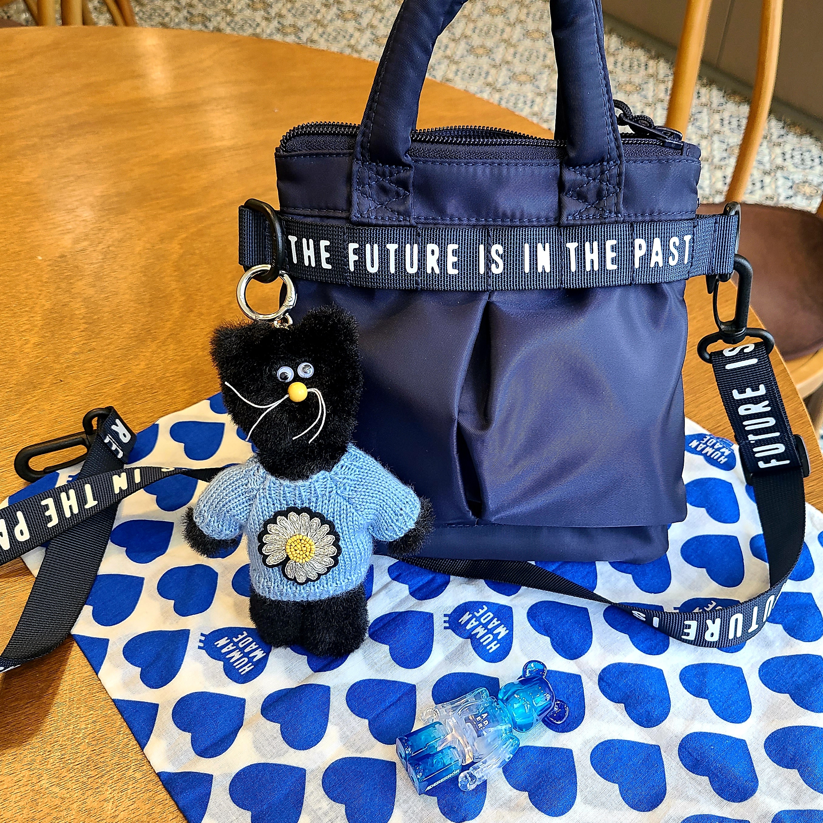 Human Made Mini Helmet Bag Navy, Monamhee x Peaceminusone Daihee Plush Keyring 착용 스타일 - 1