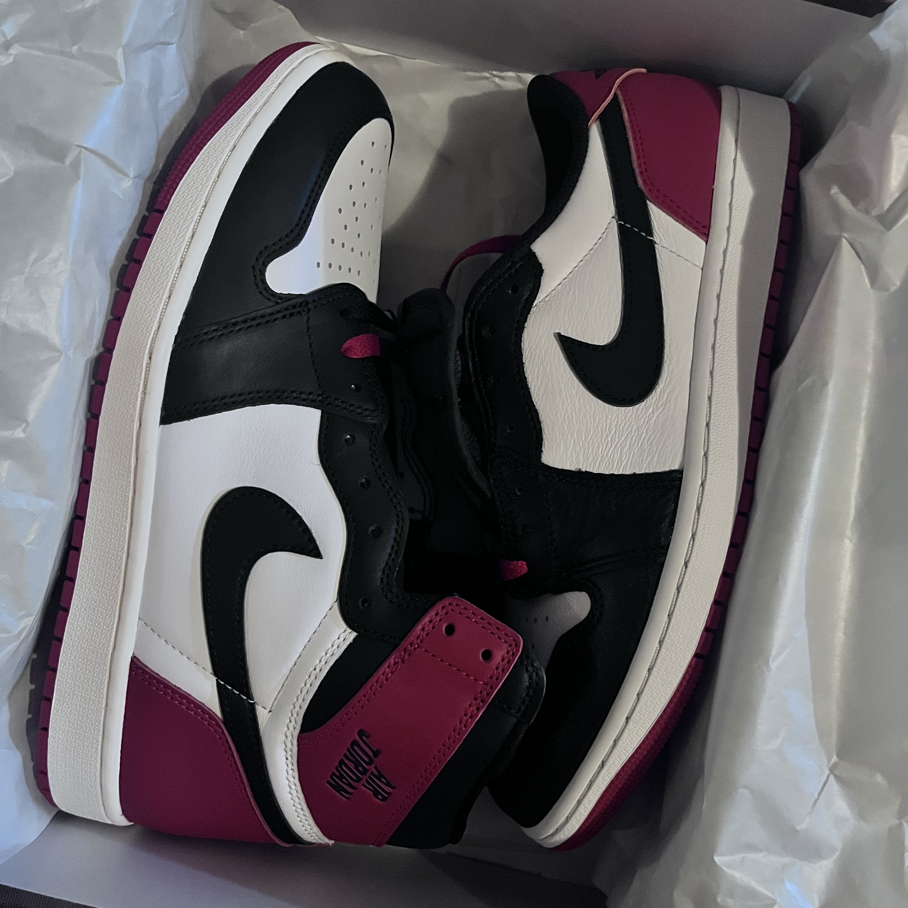 Jordan 1 Retro Low OG Black Toe, Jordan 1 Retro High OG Black Toe 착용 스타일 - 3