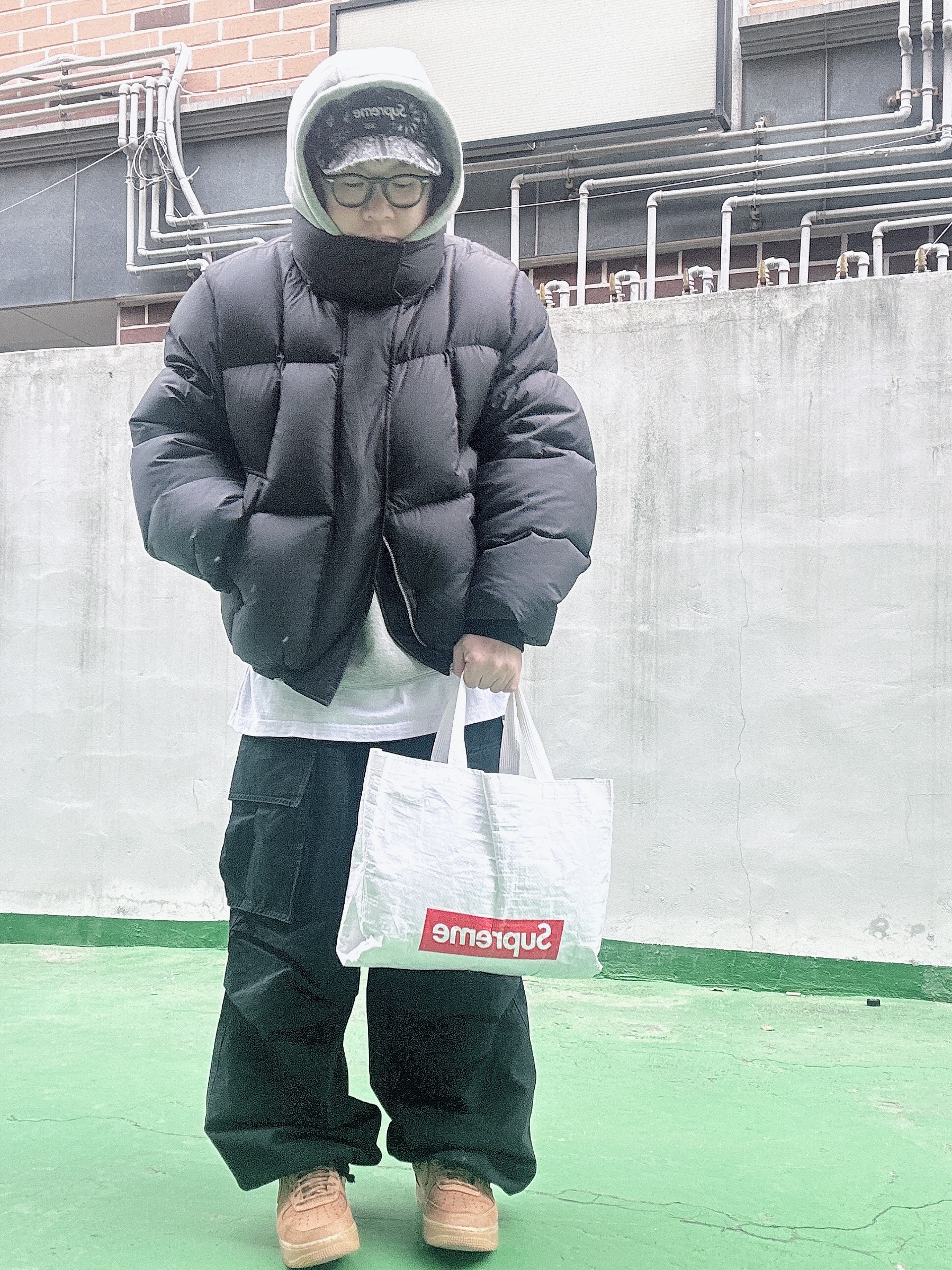 Supreme Box Logo Hooded Sweatshirt Heather Grey - 24FW, Supreme Bandana Camp Cap Black - 21SS 착용 스타일