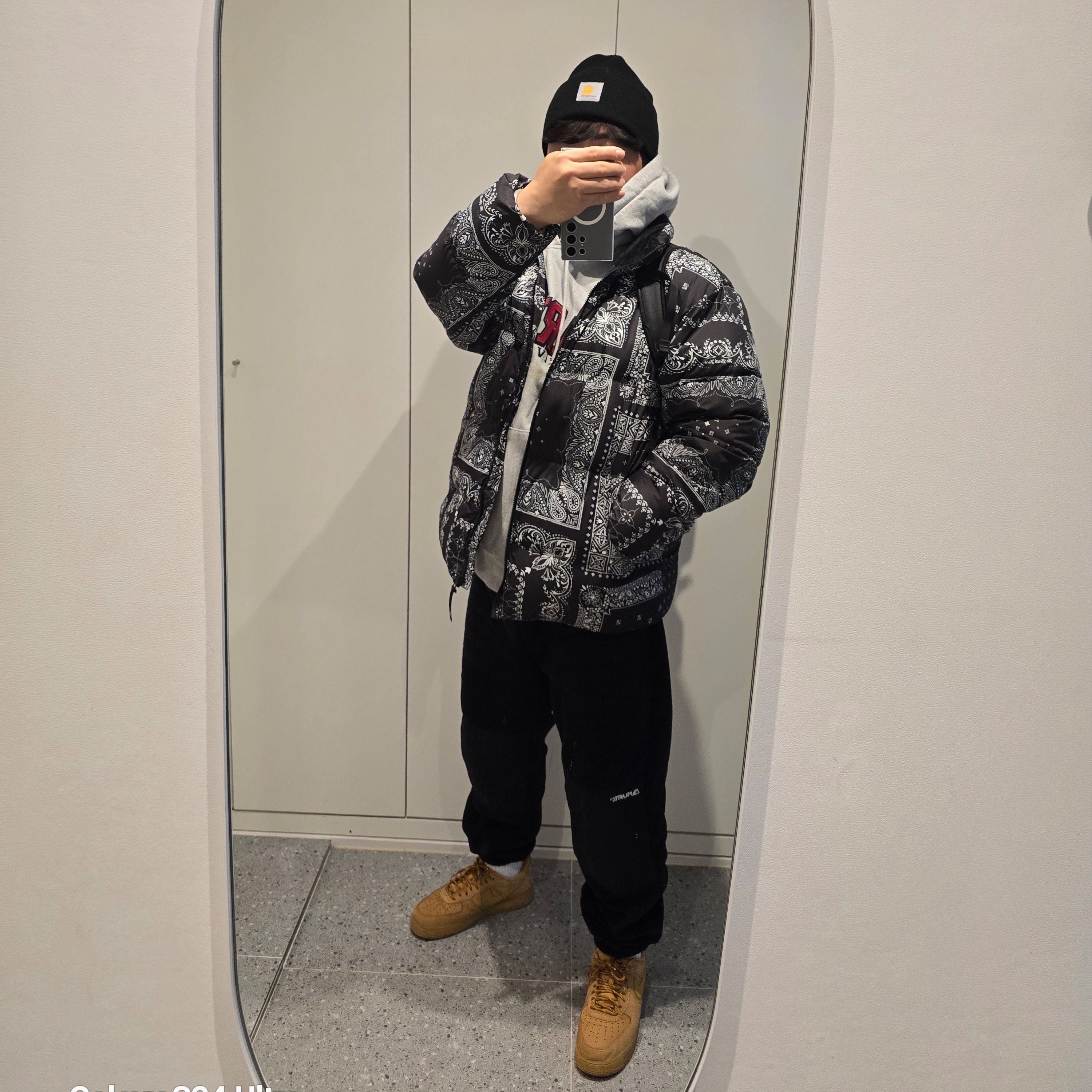 Nike Air Force 1 '07 WB Flax, The North Face Novelty Lofty Down Jacket Real Black 착용 스타일 - 1