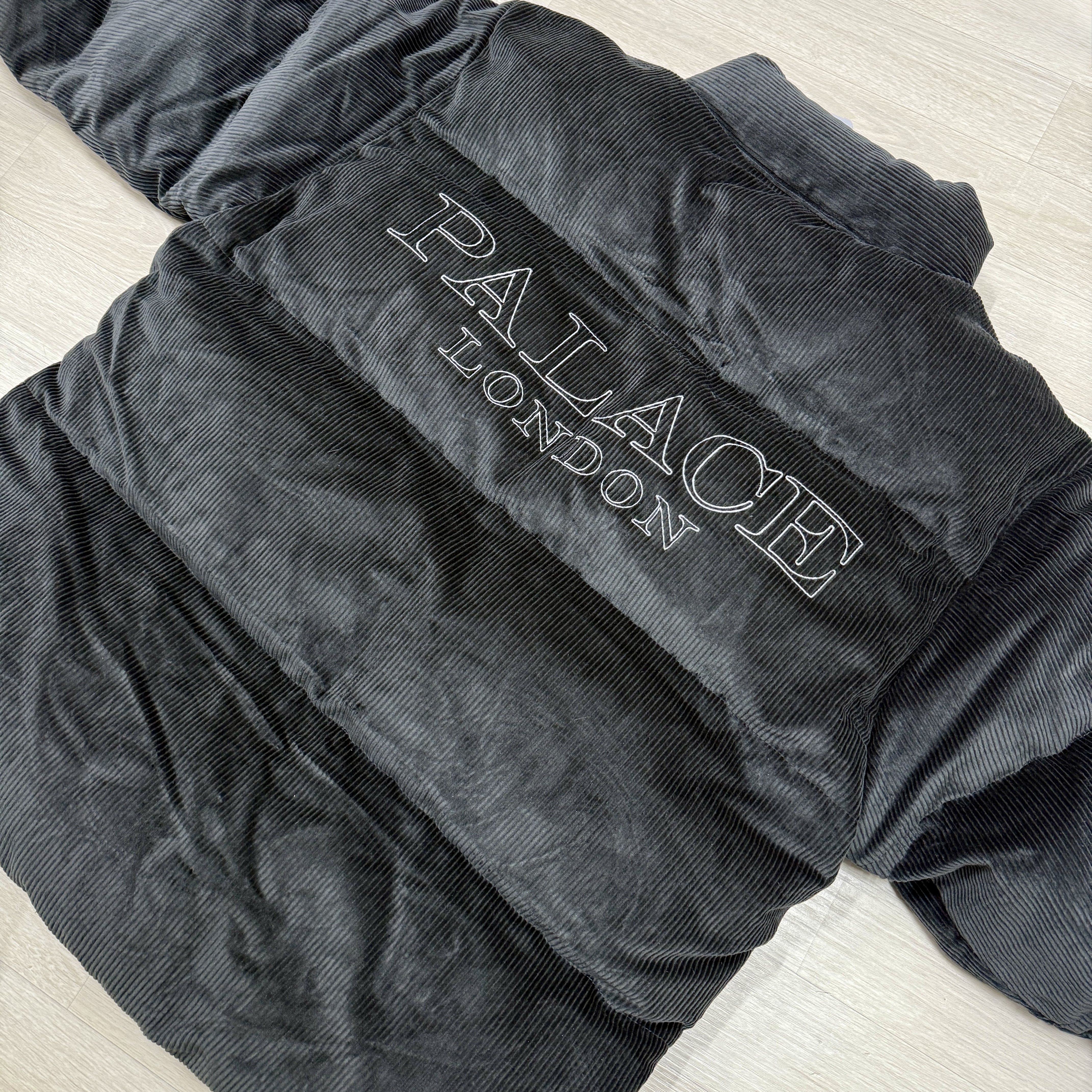 Palace Corduroy Puffa Jacket Black - 25SS 착용 스타일 - 2