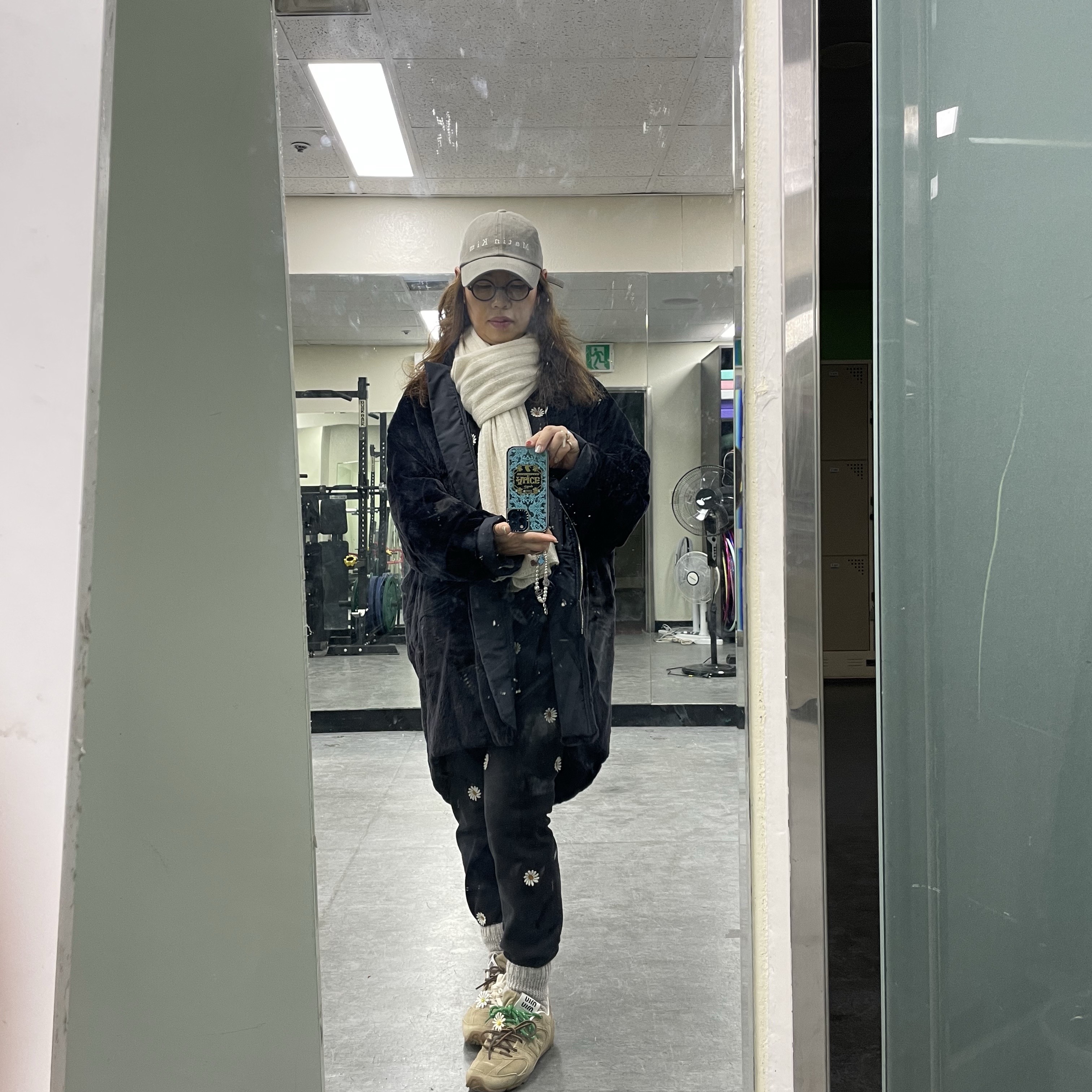 (W) New Balance x Miu Miu 530 Suede Mesh Sneakers Ecru 착용 스타일