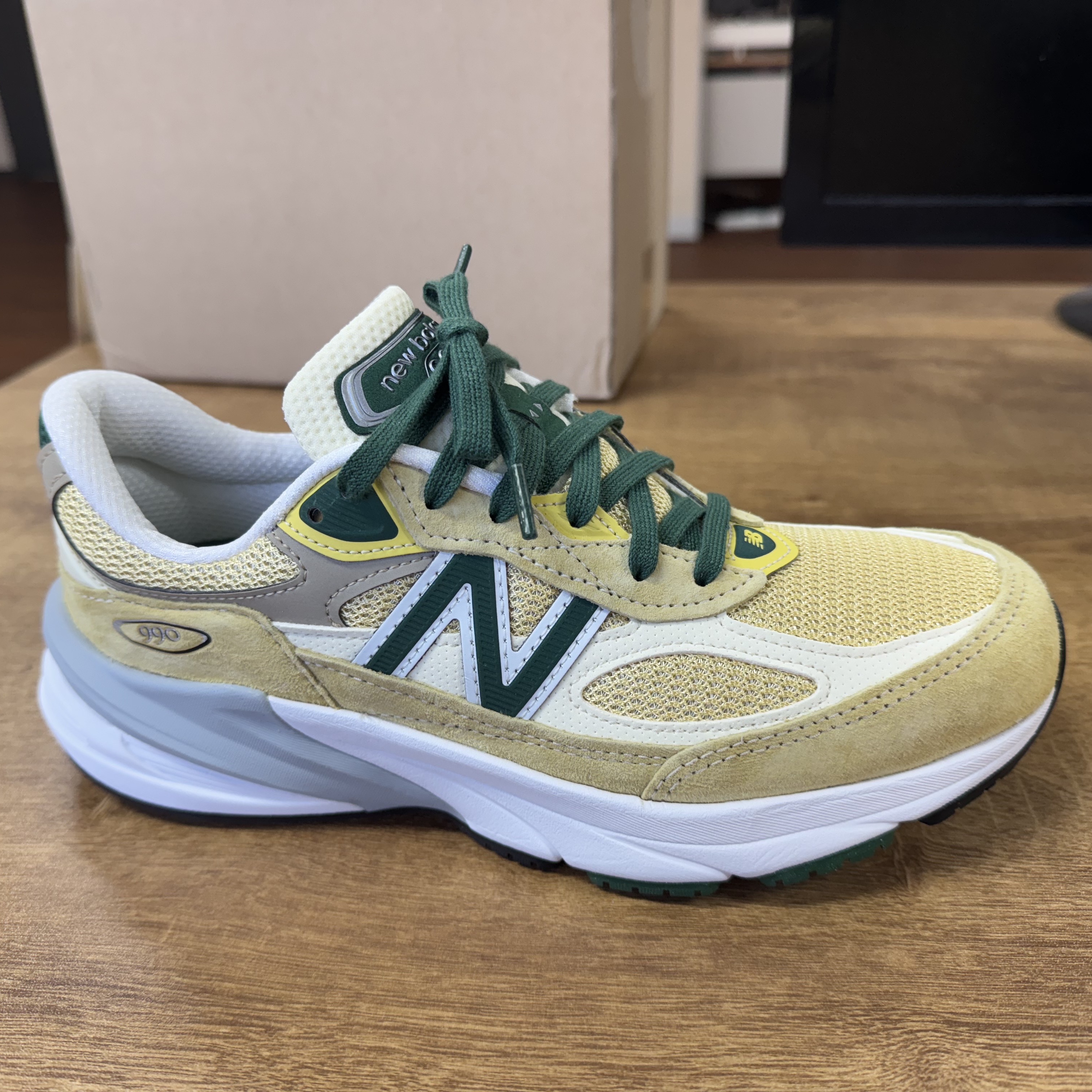 뉴발란스 990v6 메이드 인 USA 설퍼 그린 착용 스타일 - 2