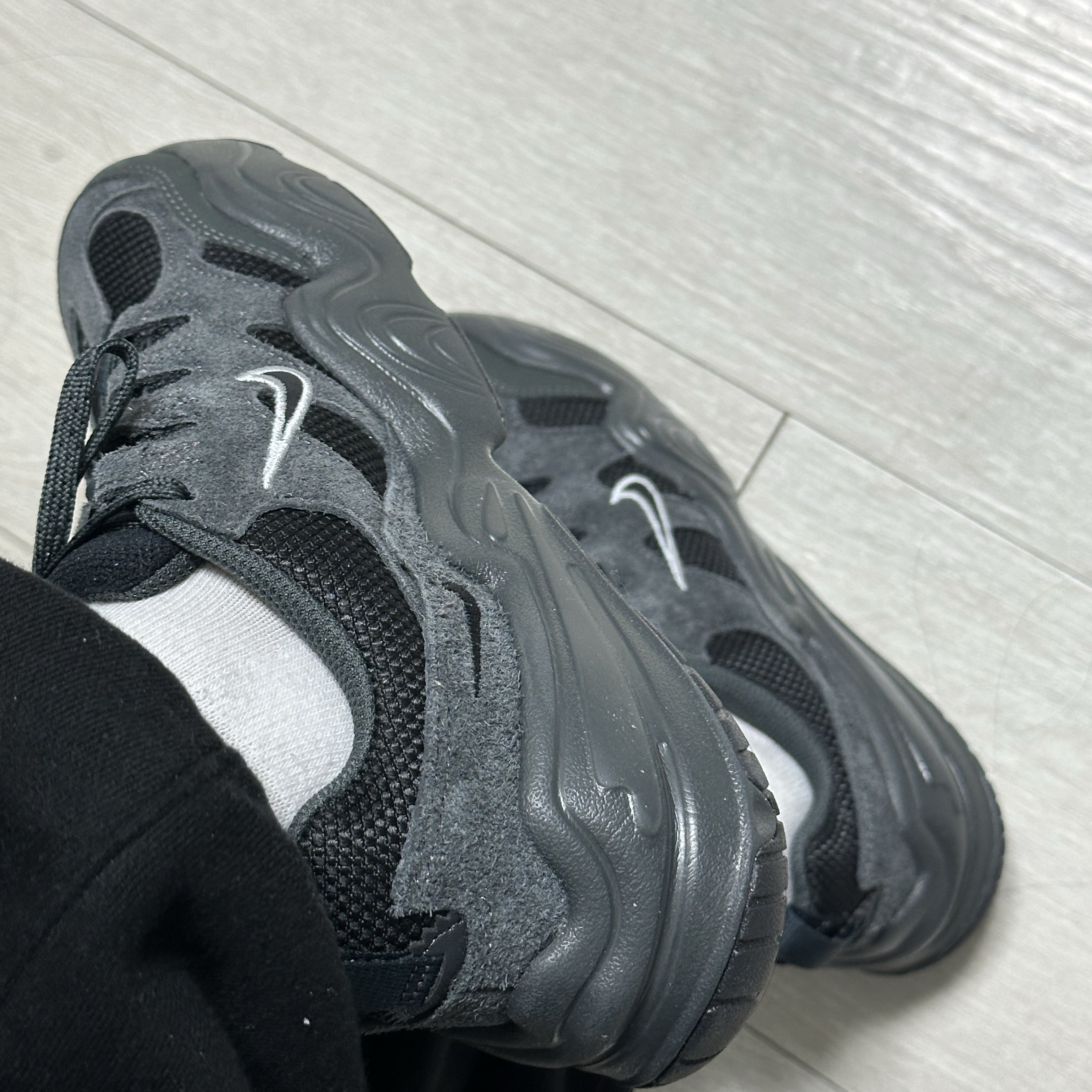 (W) Nike Tech Hera Anthracite Light Smoke Grey 착용 스타일