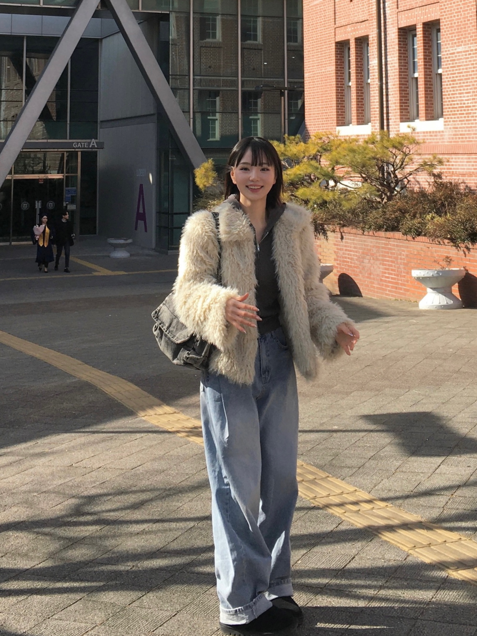 UGG Tasman Black, Zara Rock Flap Shoulder Bag Denim Blue 착용 스타일 - 1