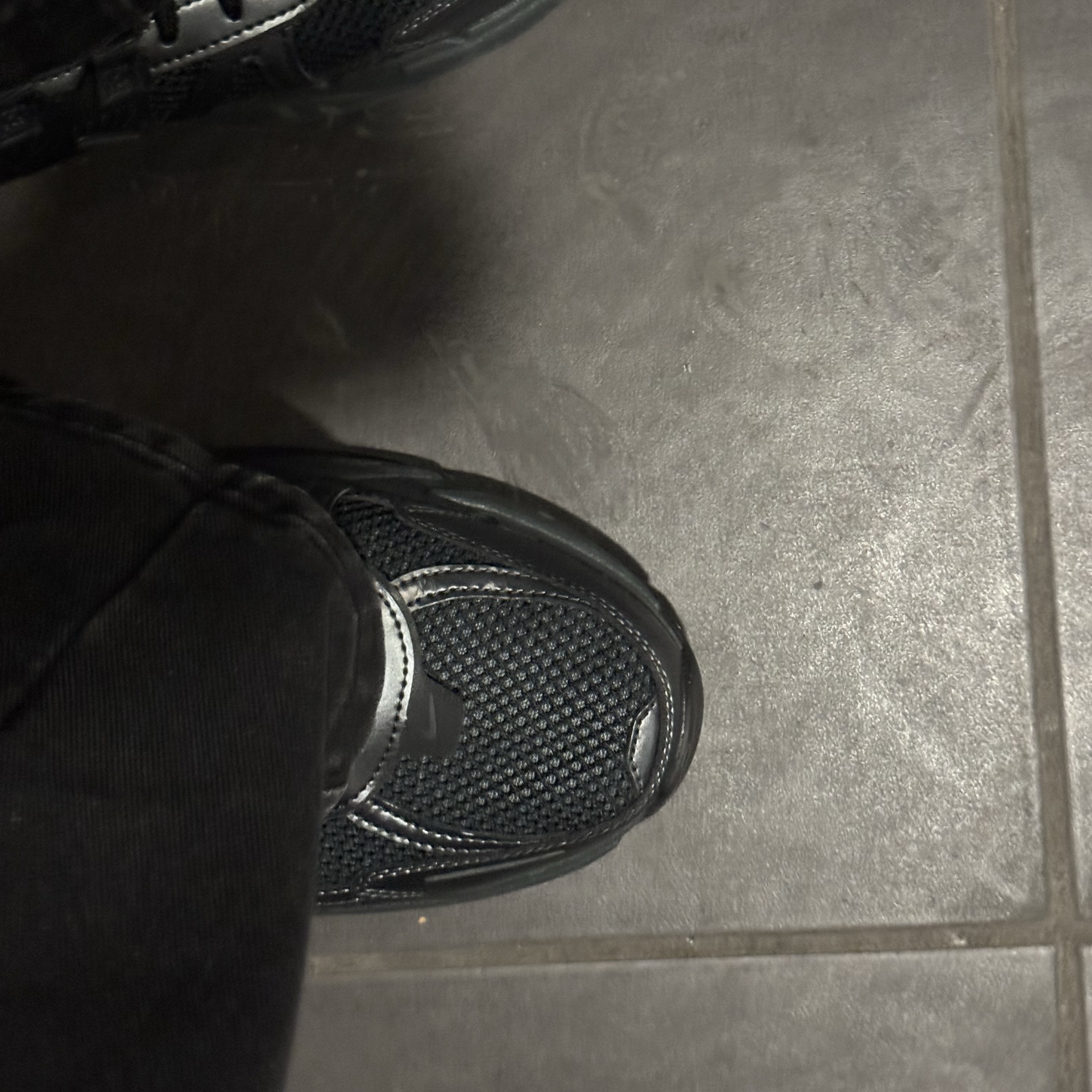 Nike V2K Run Black Anthracite 착용 스타일